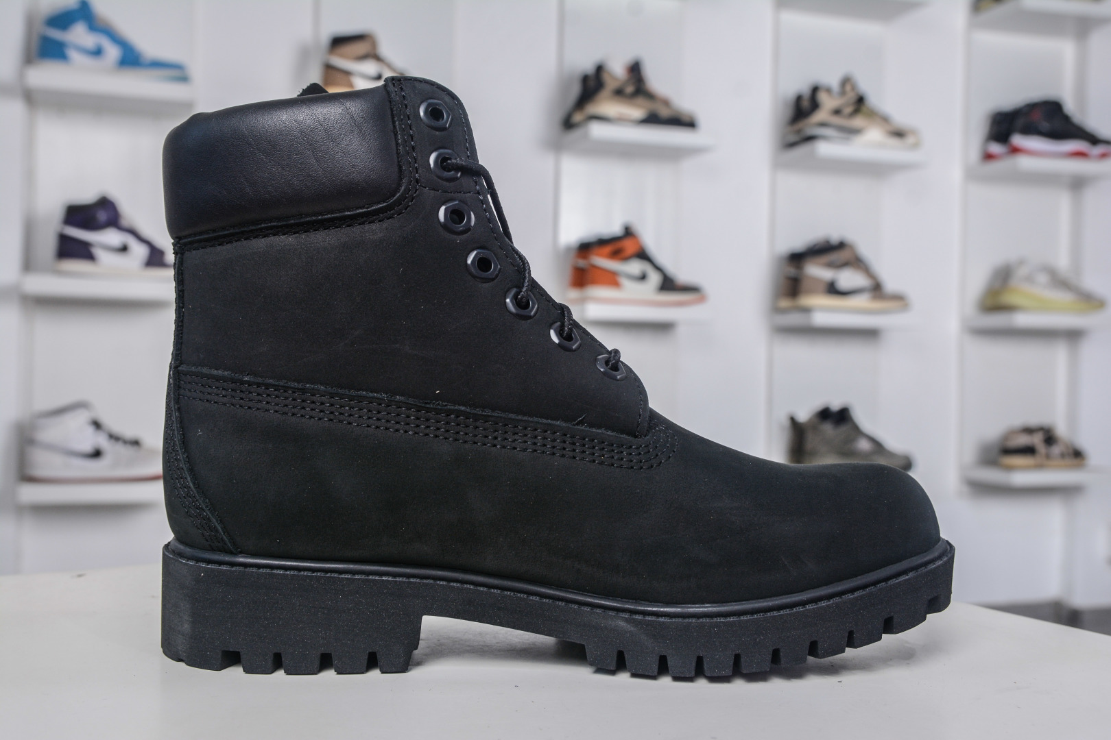 Timberland Classic Black Nubuck Leather Boots for Men and Women 3 cmp i1758040697394 4757 0 2