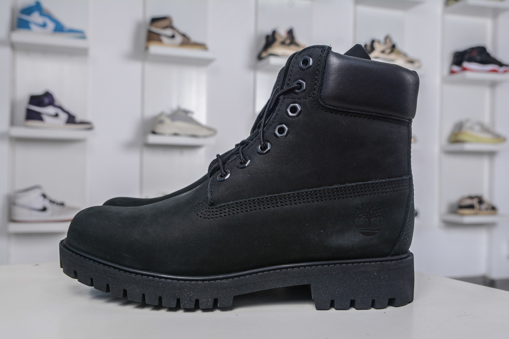 Timberland Classic Black Nubuck Leather Boots for Men and Women 1 cmp i1758040697395 6282 0 0
