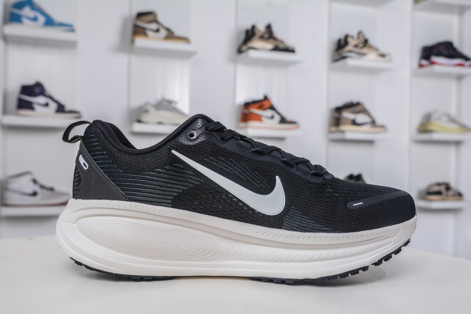 Nike Vomero 18 Running Shoes - Comfortable, Durable, and Stylish for Everyday Use 4 cmp i1758040840977 2070 0 2