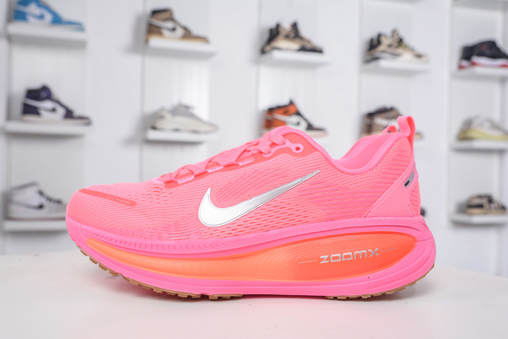 Nike Vomero 18: Stylish, Comfortable, and Durable Running Shoes - Pink 2 cmp i1758040910534 614 0 0
