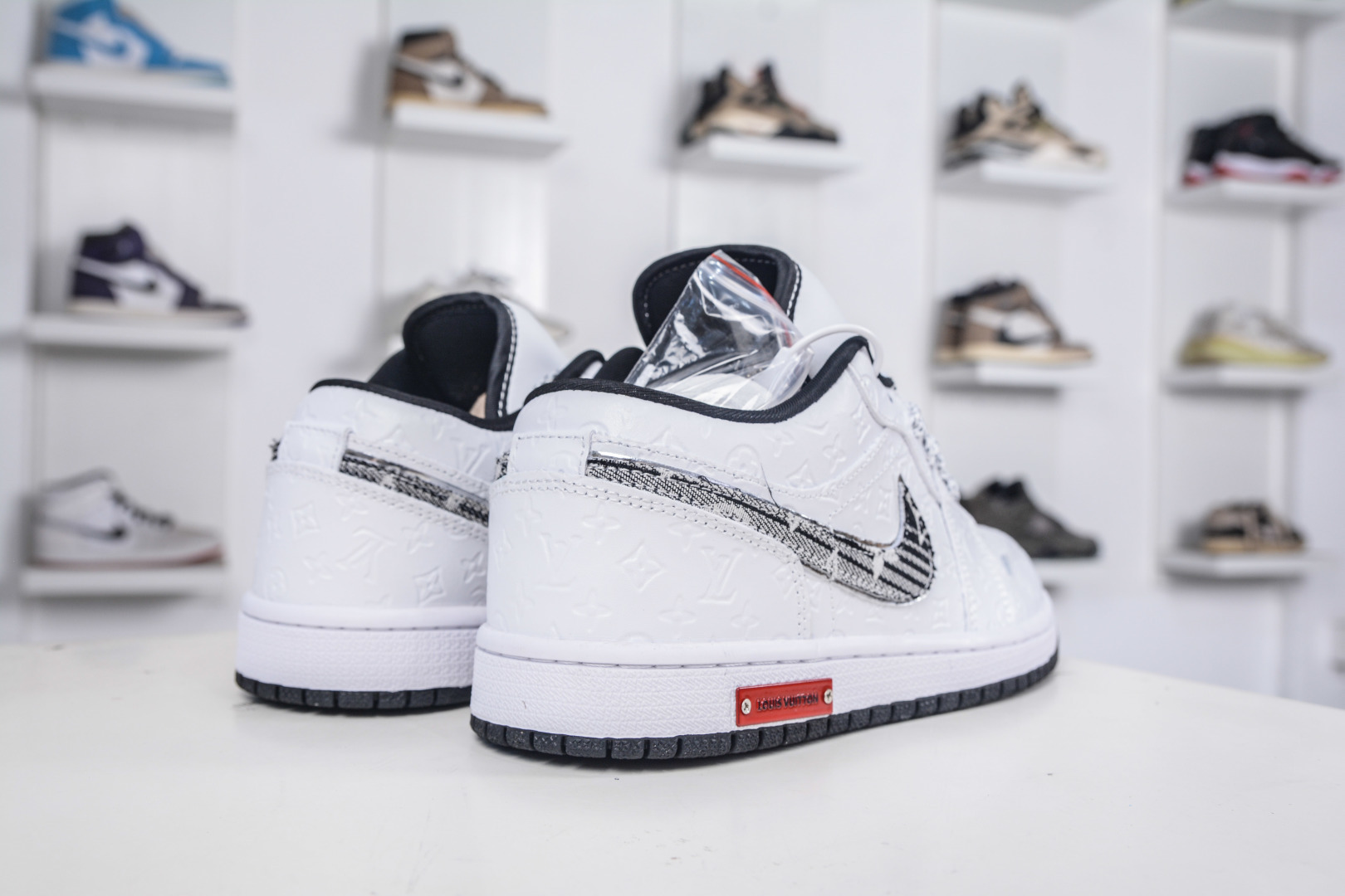 Nike Jordan Low x Louis Vuitton LV联名-纯白立体印花黑牛仔勾 QG1988-011