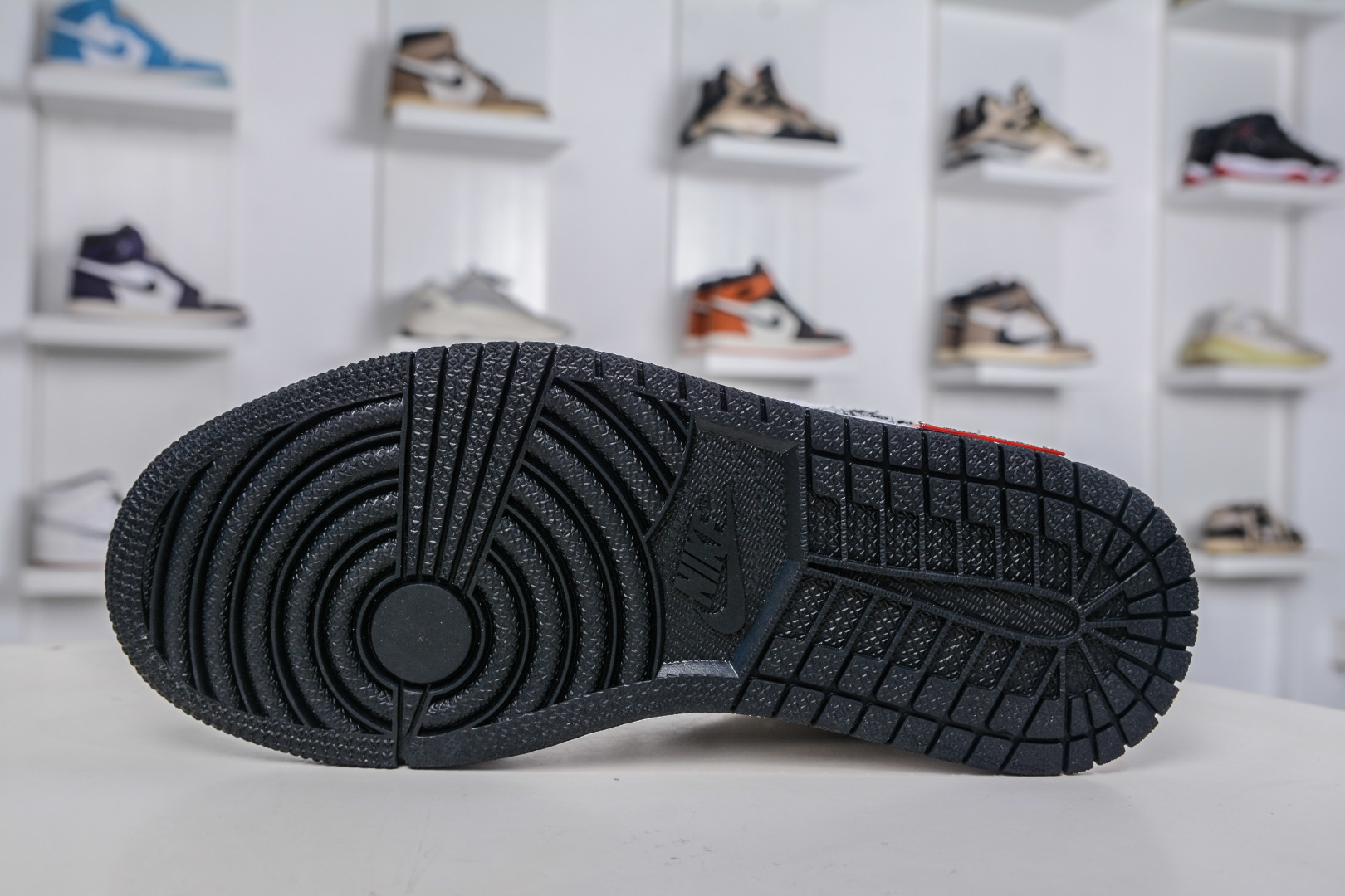 Nike Jordan Low x Louis Vuitton LV联名-纯白立体印花黑牛仔勾 QG1988-011