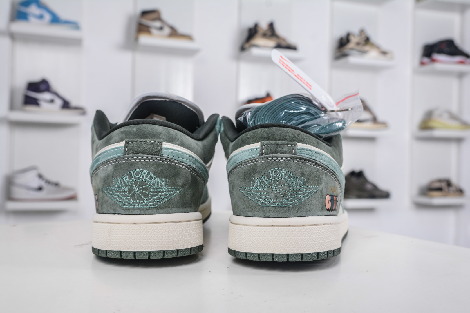 Air Jordan 1 Retro Low x GUCCI 古驰联名-白浅绿翻毛勾 QG2025-001