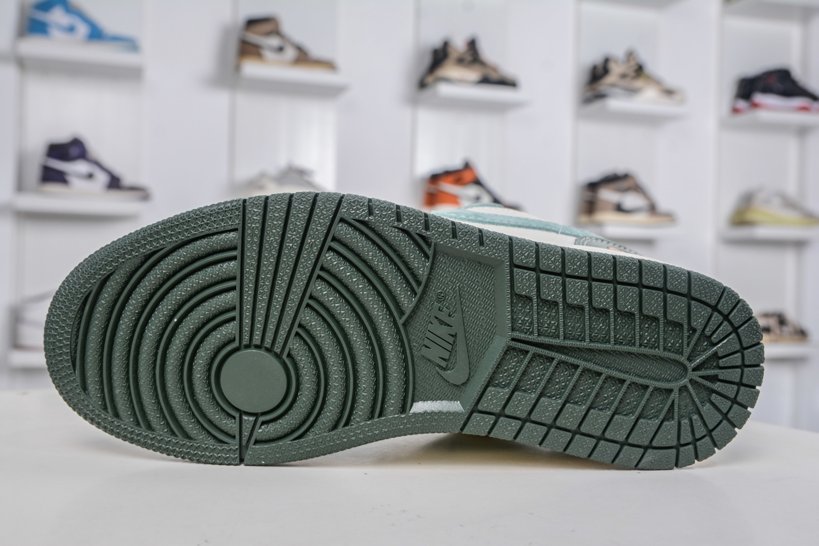 Air Jordan 1 Retro Low x GUCCI 古驰联名-白浅绿翻毛勾 QG2025-001