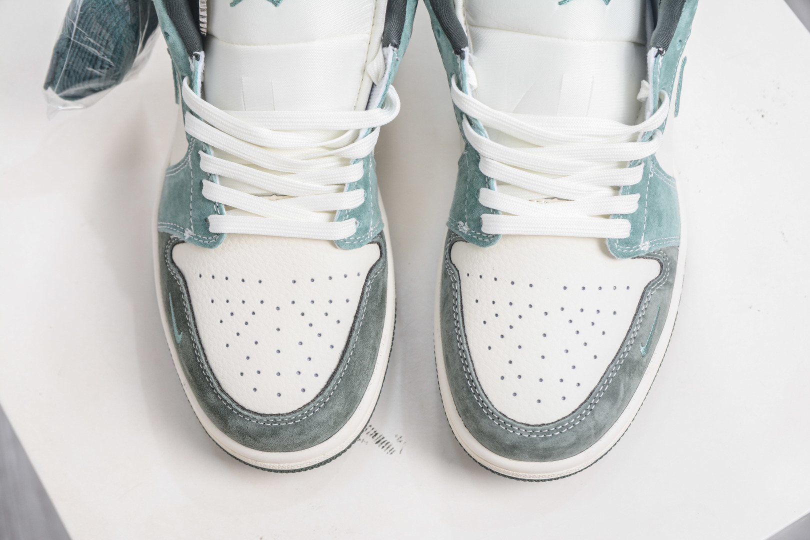 Air Jordan 1 Retro Low x GUCCI 古驰联名-白浅绿翻毛勾 QG2025-001