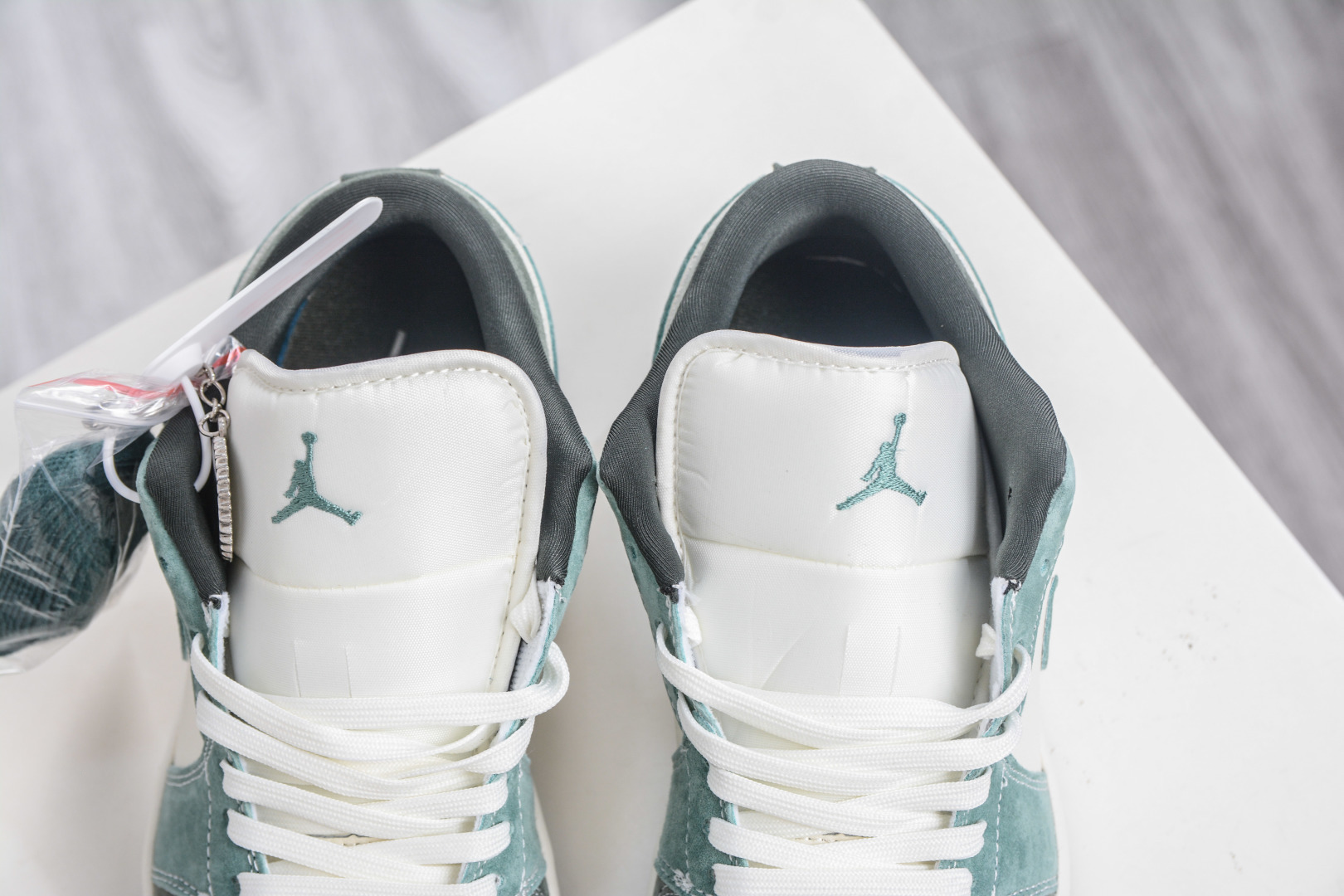 Air Jordan 1 Retro Low x GUCCI 古驰联名-白浅绿翻毛勾 QG2025-001