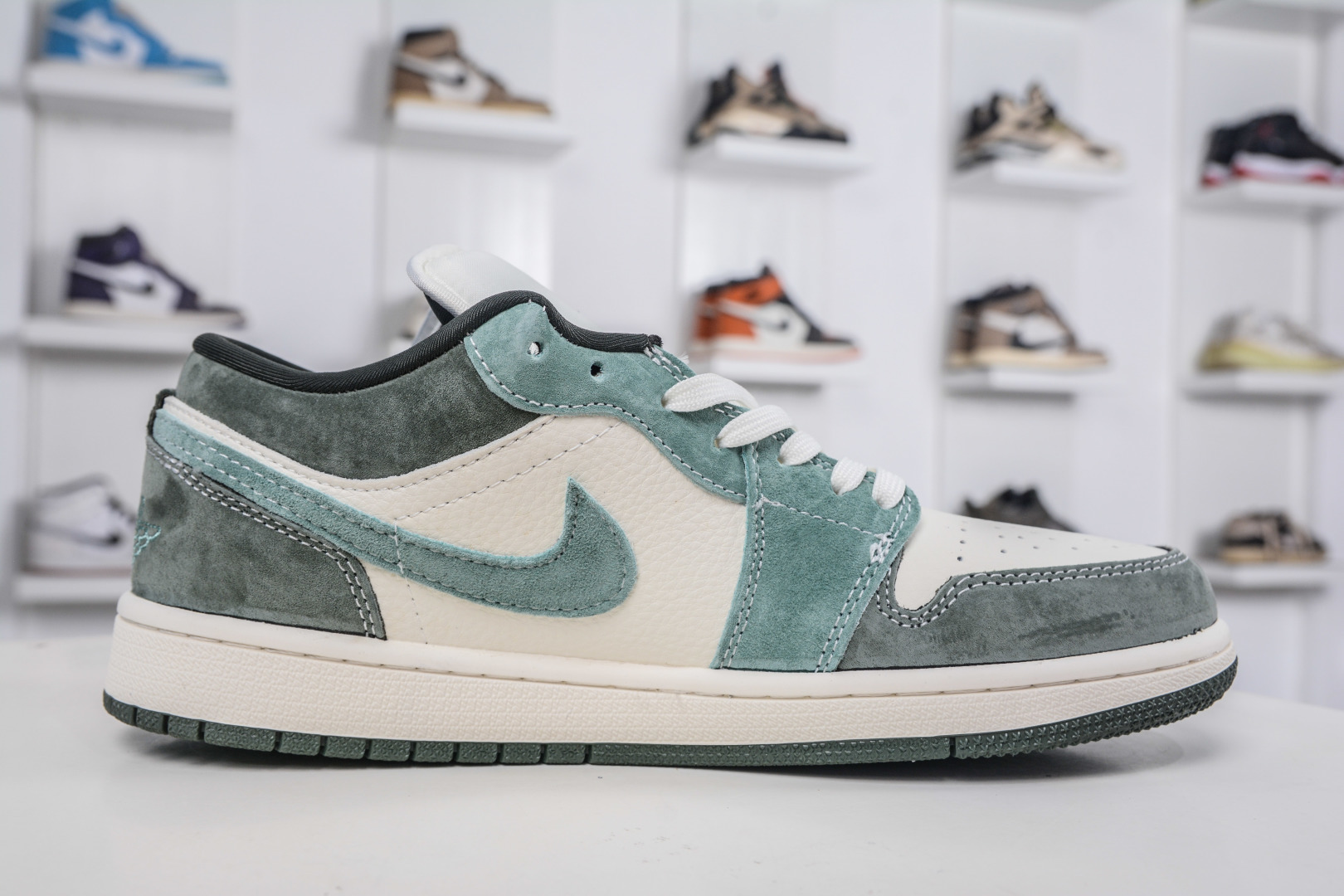Air Jordan 1 Retro Low x GUCCI 古驰联名-白浅绿翻毛勾 QG2025-001