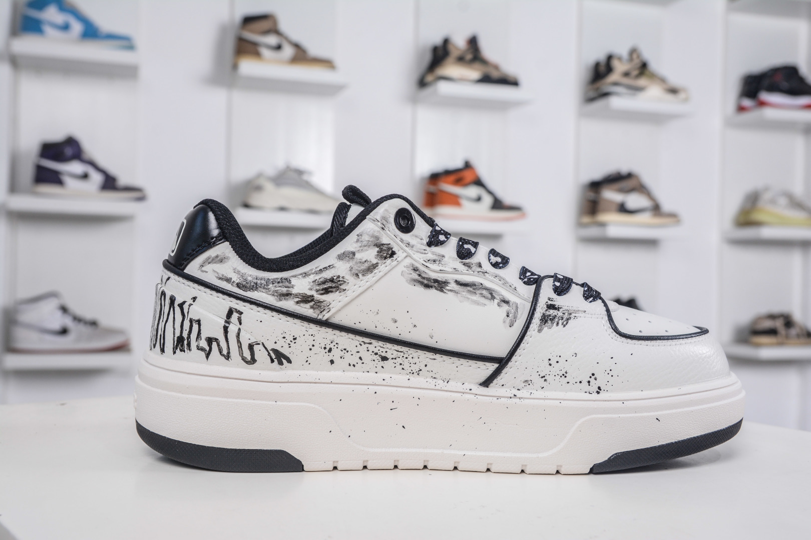 260 MLB Chunky Liner 万花弄 异构 涂鸦定制配色学长鞋系列低帮老爹风轻量增高厚底百搭休闲运动慢跑鞋 3ASXCA12N 50WHS-Chinese UA Cheap High Quatity Brand Clothes Bags handbags Sneakers wholesale wholesaler seller from China Factory suppliers Fashion Clothing Shoes best Quality Beautiful Price 260 MLB Chunky Liner 万花弄 异构 涂鸦定制配色学长鞋系列低帮老爹风轻量增高厚底百搭休闲运动慢跑鞋 3ASXCA12N 50WHS