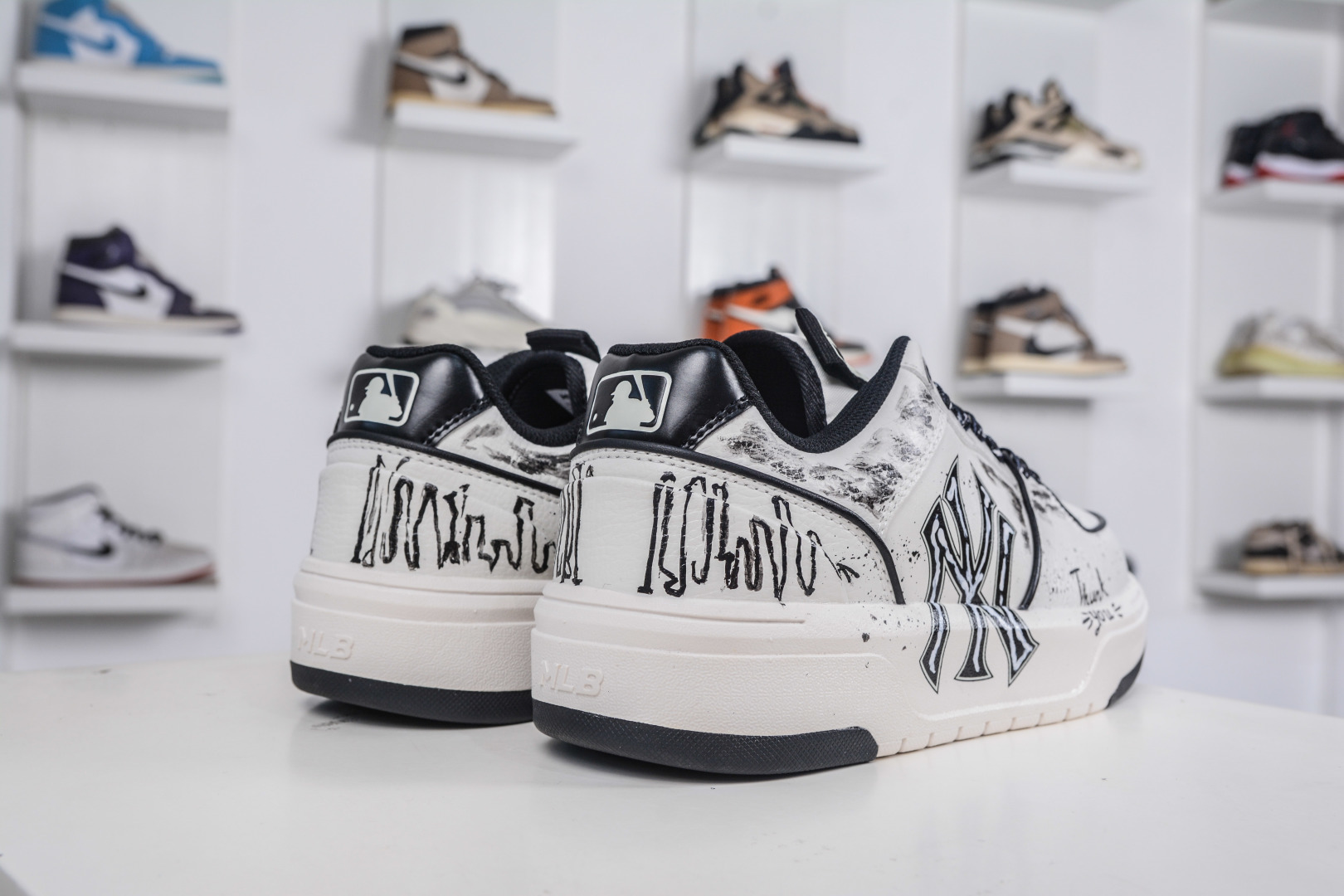 260 MLB Chunky Liner 万花弄 异构 涂鸦定制配色学长鞋系列低帮老爹风轻量增高厚底百搭休闲运动慢跑鞋 3ASXCA12N 50WHS-Chinese UA Cheap High Quatity Brand Clothes Bags handbags Sneakers wholesale wholesaler seller from China Factory suppliers Fashion Clothing Shoes best Quality Beautiful Price 260 MLB Chunky Liner 万花弄 异构 涂鸦定制配色学长鞋系列低帮老爹风轻量增高厚底百搭休闲运动慢跑鞋 3ASXCA12N 50WHS