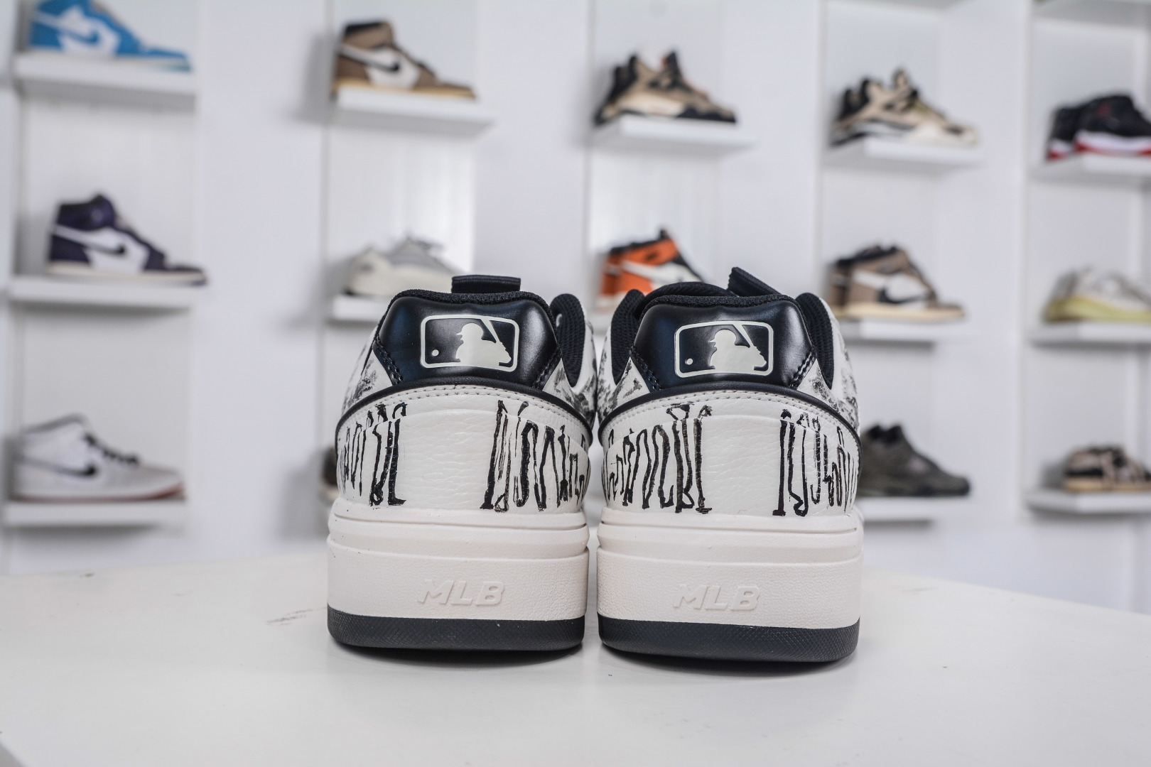 260 MLB Chunky Liner 万花弄 异构 涂鸦定制配色学长鞋系列低帮老爹风轻量增高厚底百搭休闲运动慢跑鞋 3ASXCA12N 50WHS-Chinese UA Cheap High Quatity Brand Clothes Bags handbags Sneakers wholesale wholesaler seller from China Factory suppliers Fashion Clothing Shoes best Quality Beautiful Price 260 MLB Chunky Liner 万花弄 异构 涂鸦定制配色学长鞋系列低帮老爹风轻量增高厚底百搭休闲运动慢跑鞋 3ASXCA12N 50WHS