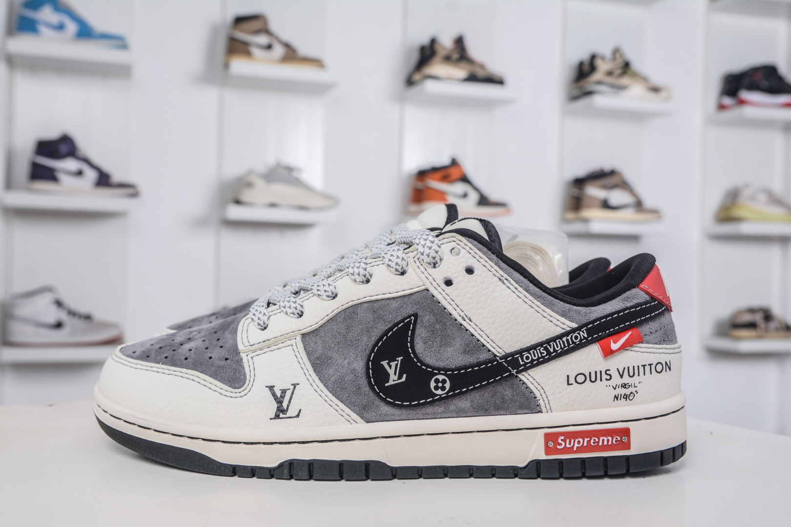 Nike SB Dunk Low x Louis Vuitton x Supreme Collaboration Sneakers 2 cmp i1758306261258 716 0 0