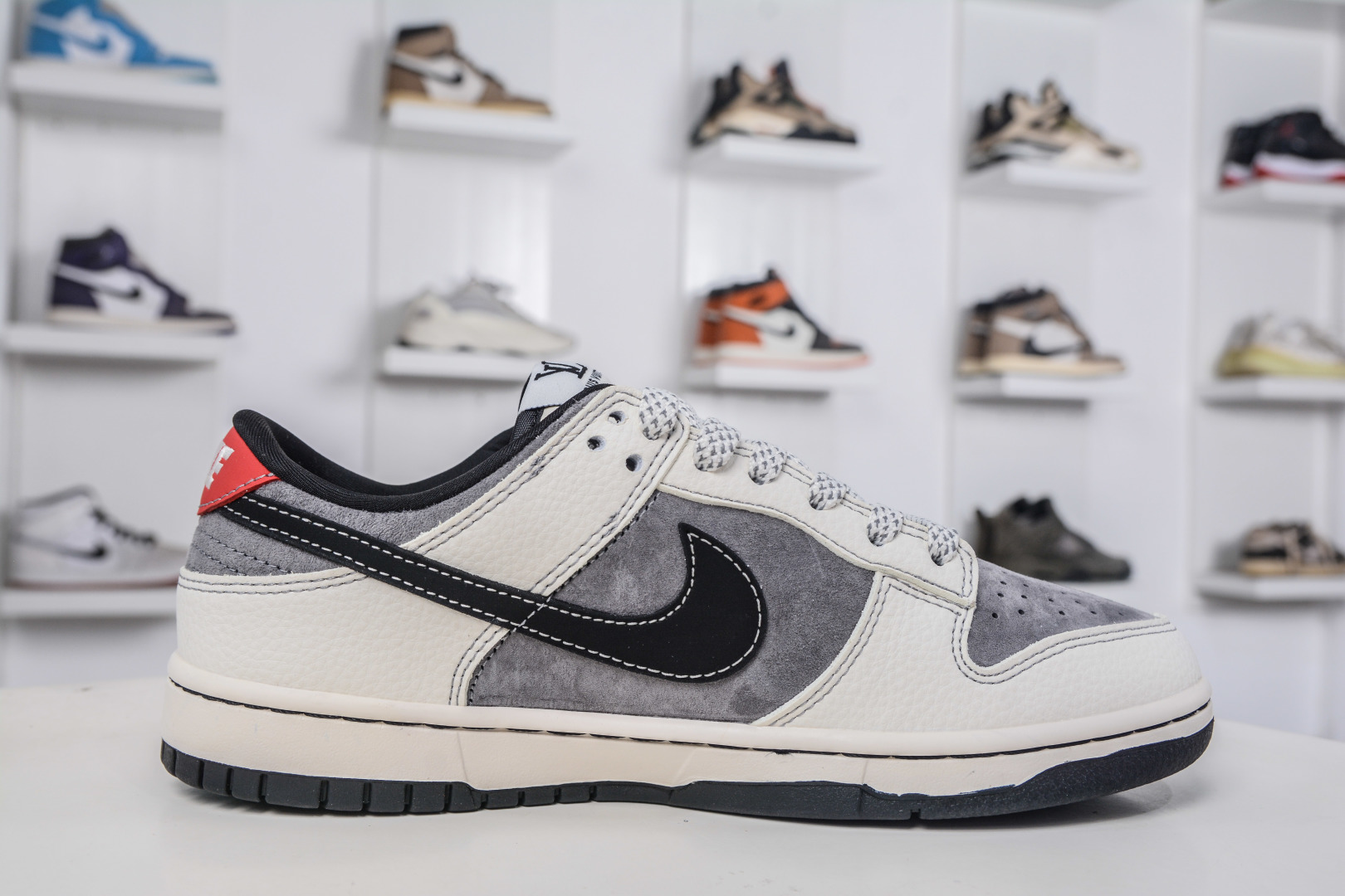Nike SB Dunk Low x Louis Vuitton x Supreme Collaboration Sneakers 4 cmp i1758306262405 7192 0 2