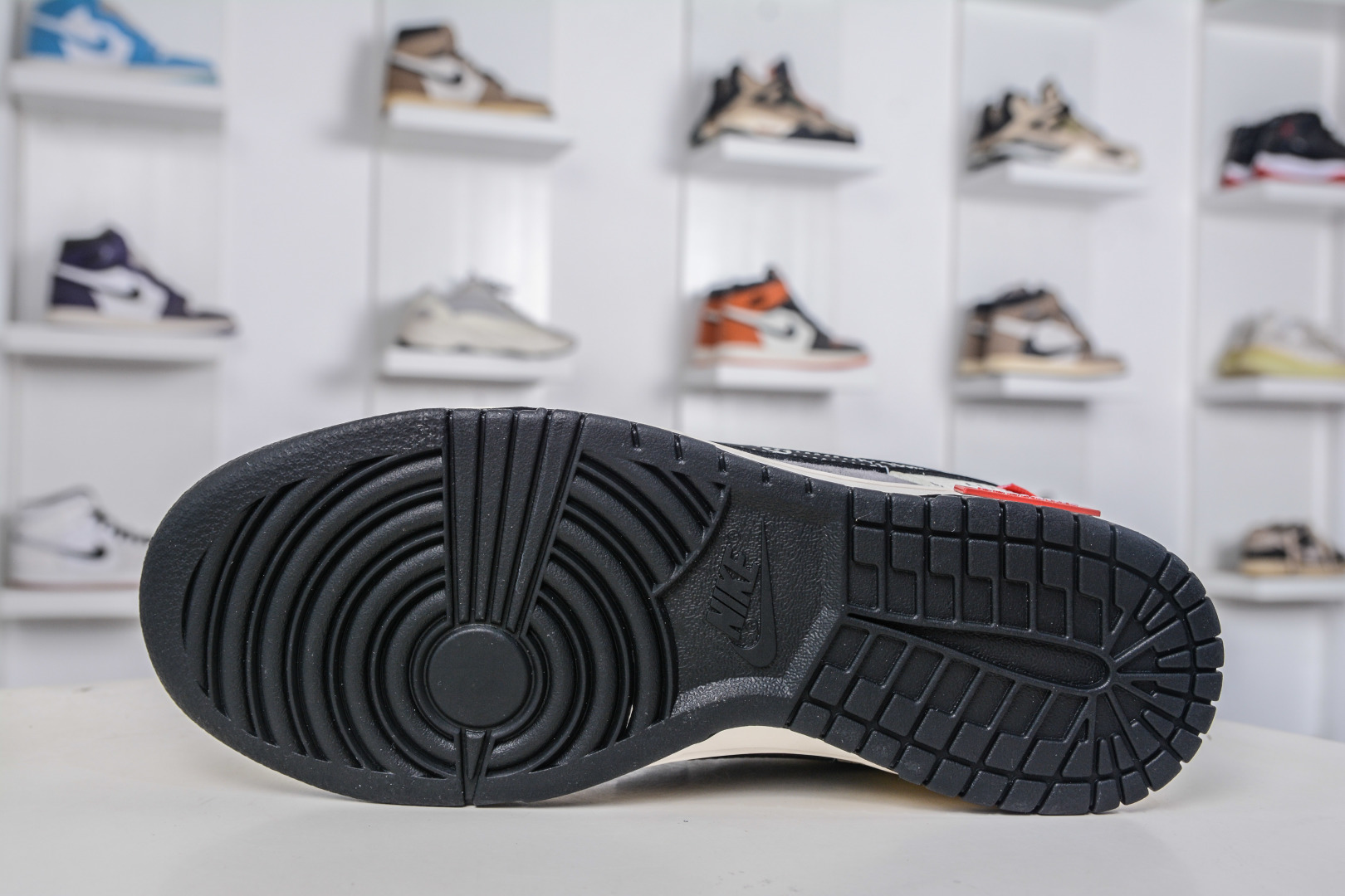 Nike SB Dunk Low x Louis Vuitton x Supreme Collaboration Sneakers 6 cmp i1758306262406 5278 0 4