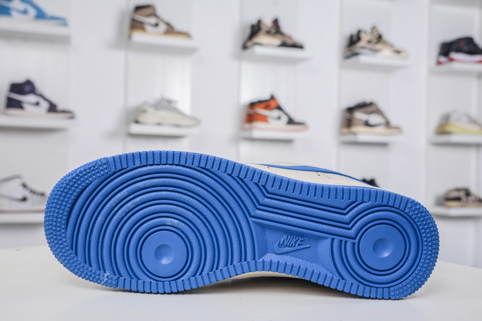 Nike Air Force 1 Low 07 x Louis Vuitton Collab Sneakers - Blue/Beige 5 cmp i1758306368276 9387 0 4