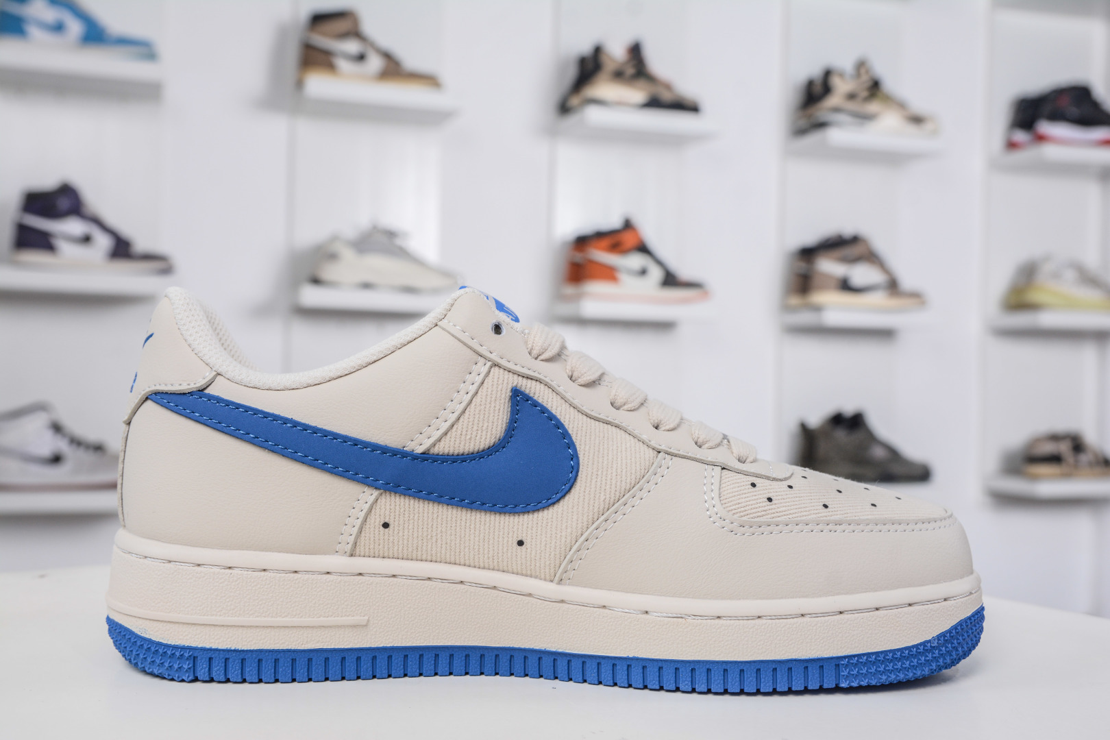 Nike Air Force 1 Low 07 x Louis Vuitton Collab Sneakers - Blue/Beige 3 cmp i1758306368276 9597 0 2