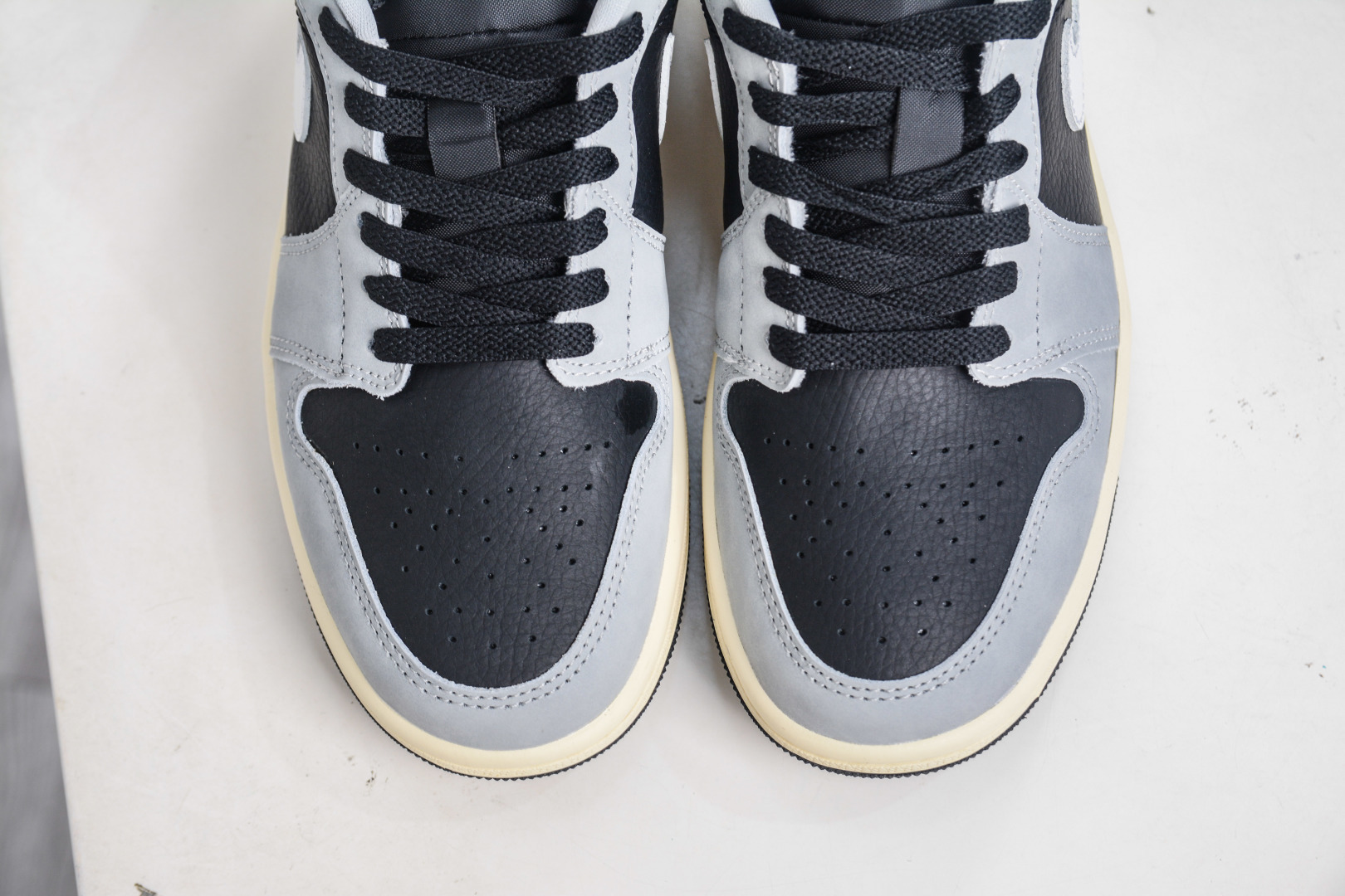 Air Jordan AJ1 Low 低帮 麂皮灰黑 HQ2010-012