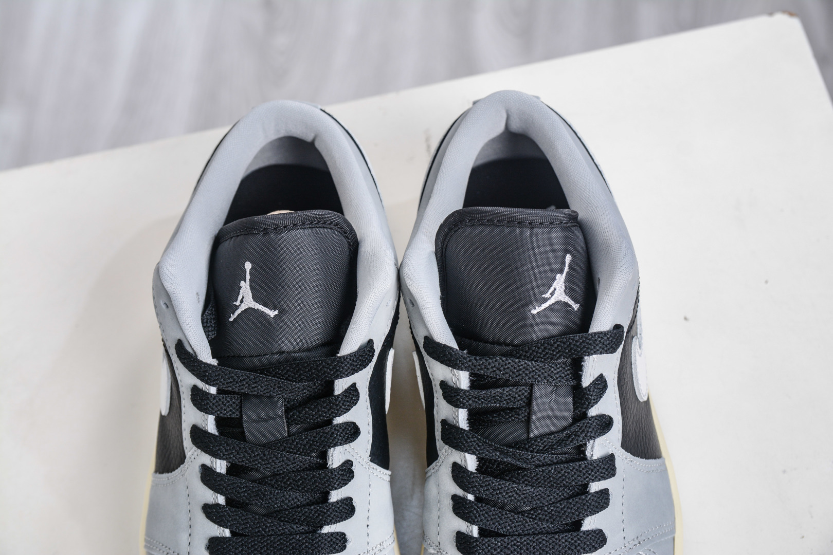 Air Jordan AJ1 Low 低帮 麂皮灰黑 HQ2010-012