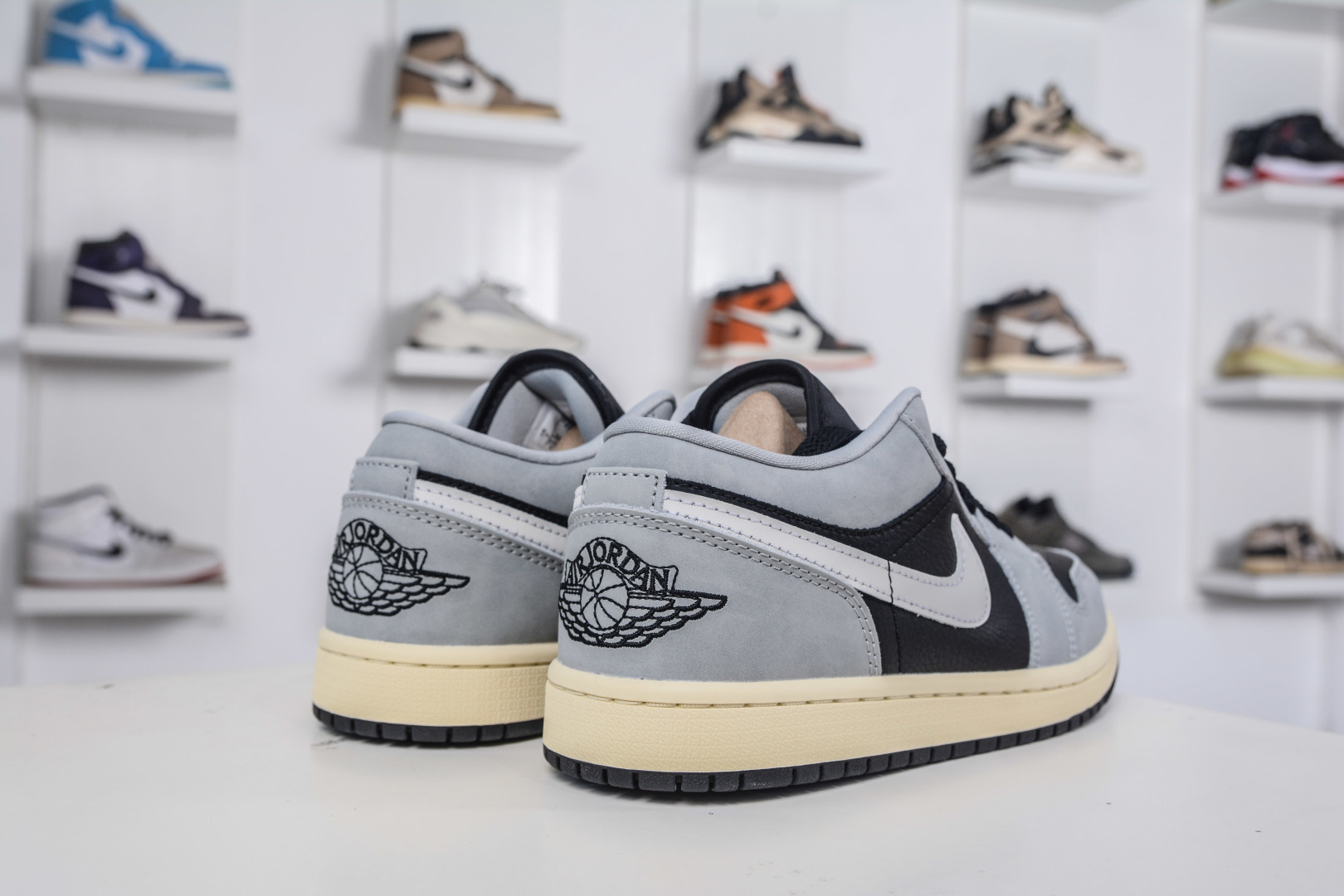 Air Jordan AJ1 Low 低帮 麂皮灰黑 HQ2010-012