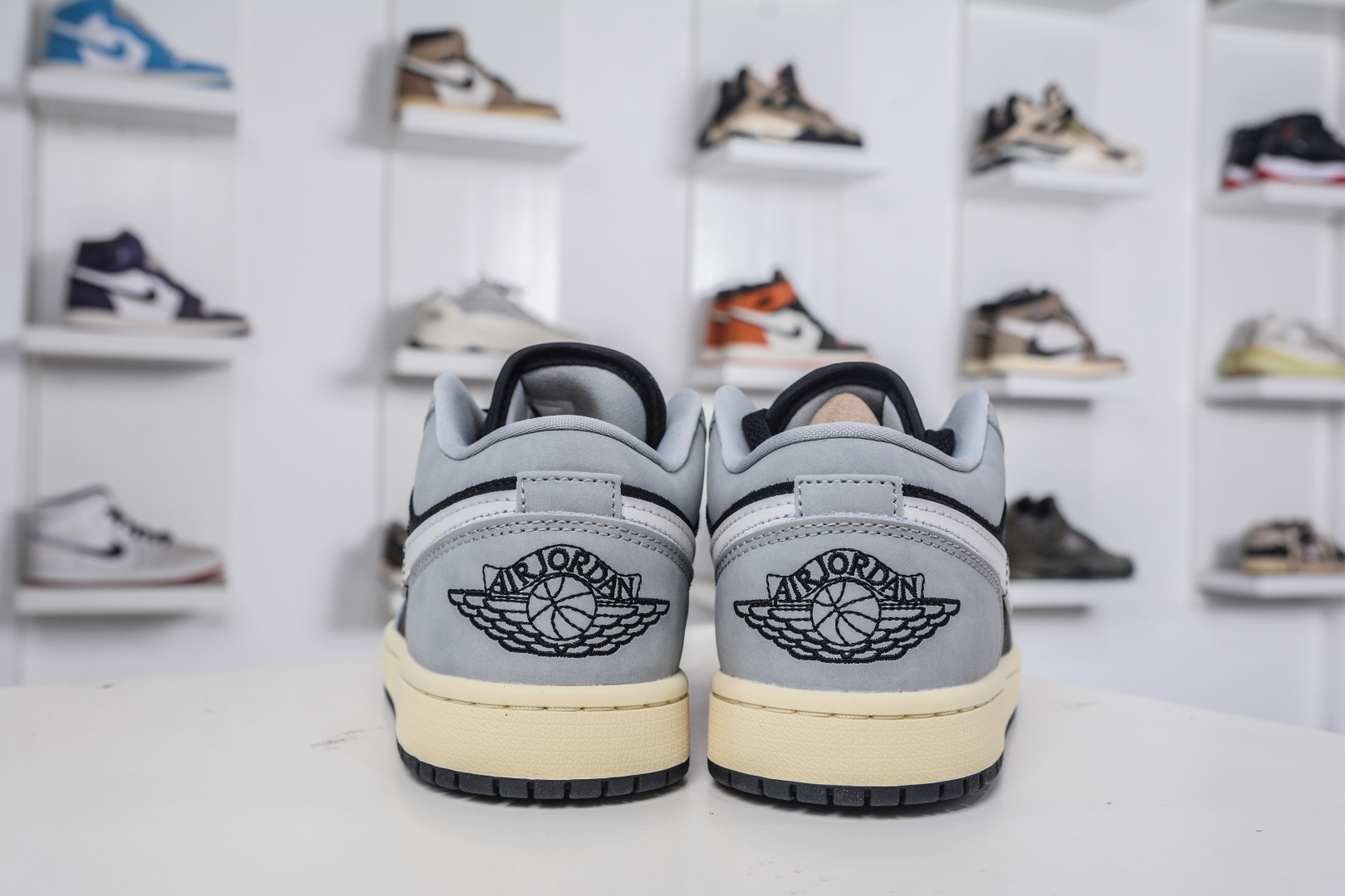 Air Jordan AJ1 Low 低帮 麂皮灰黑 HQ2010-012