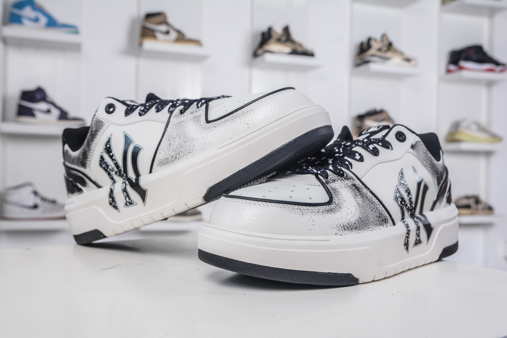 MLB Chunky Liner 万花弄 昼夜 涂鸦定制配色学长鞋系列低帮老爹风轻量增高厚底百搭休闲运动慢跑鞋 3ASXCA12N 50WHS