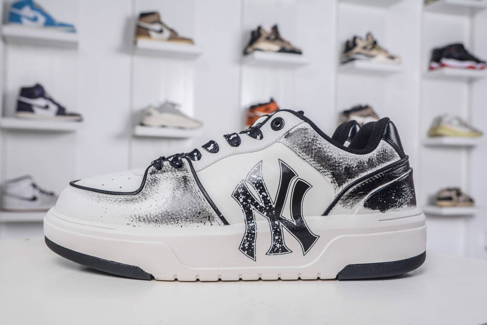 MLB Chunky Liner 万花弄 昼夜 涂鸦定制配色学长鞋系列低帮老爹风轻量增高厚底百搭休闲运动慢跑鞋 3ASXCA12N 50WHS