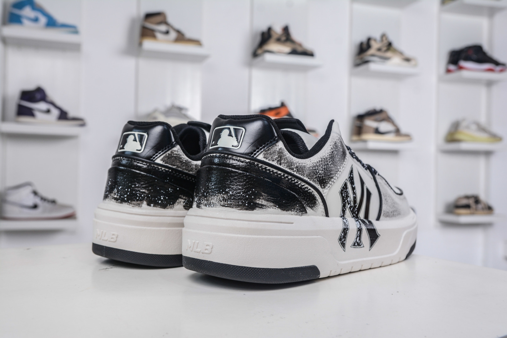 MLB Chunky Liner 万花弄 昼夜 涂鸦定制配色学长鞋系列低帮老爹风轻量增高厚底百搭休闲运动慢跑鞋 3ASXCA12N 50WHS