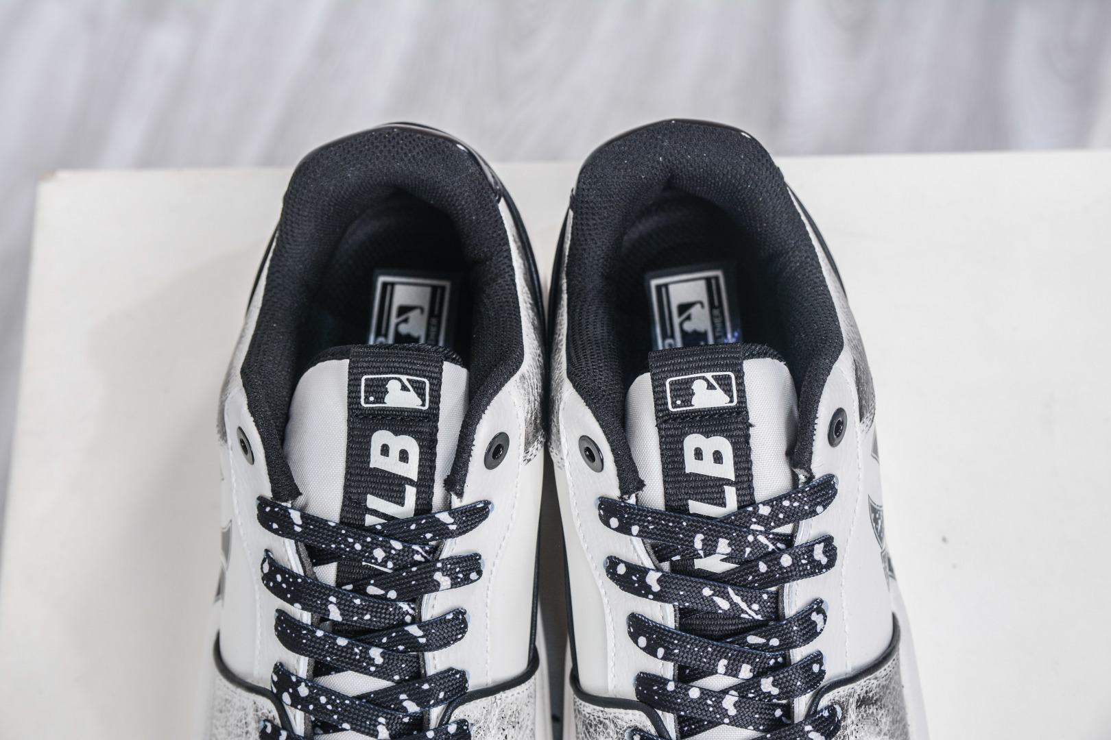 MLB Chunky Liner 万花弄 昼夜 涂鸦定制配色学长鞋系列低帮老爹风轻量增高厚底百搭休闲运动慢跑鞋 3ASXCA12N 50WHS