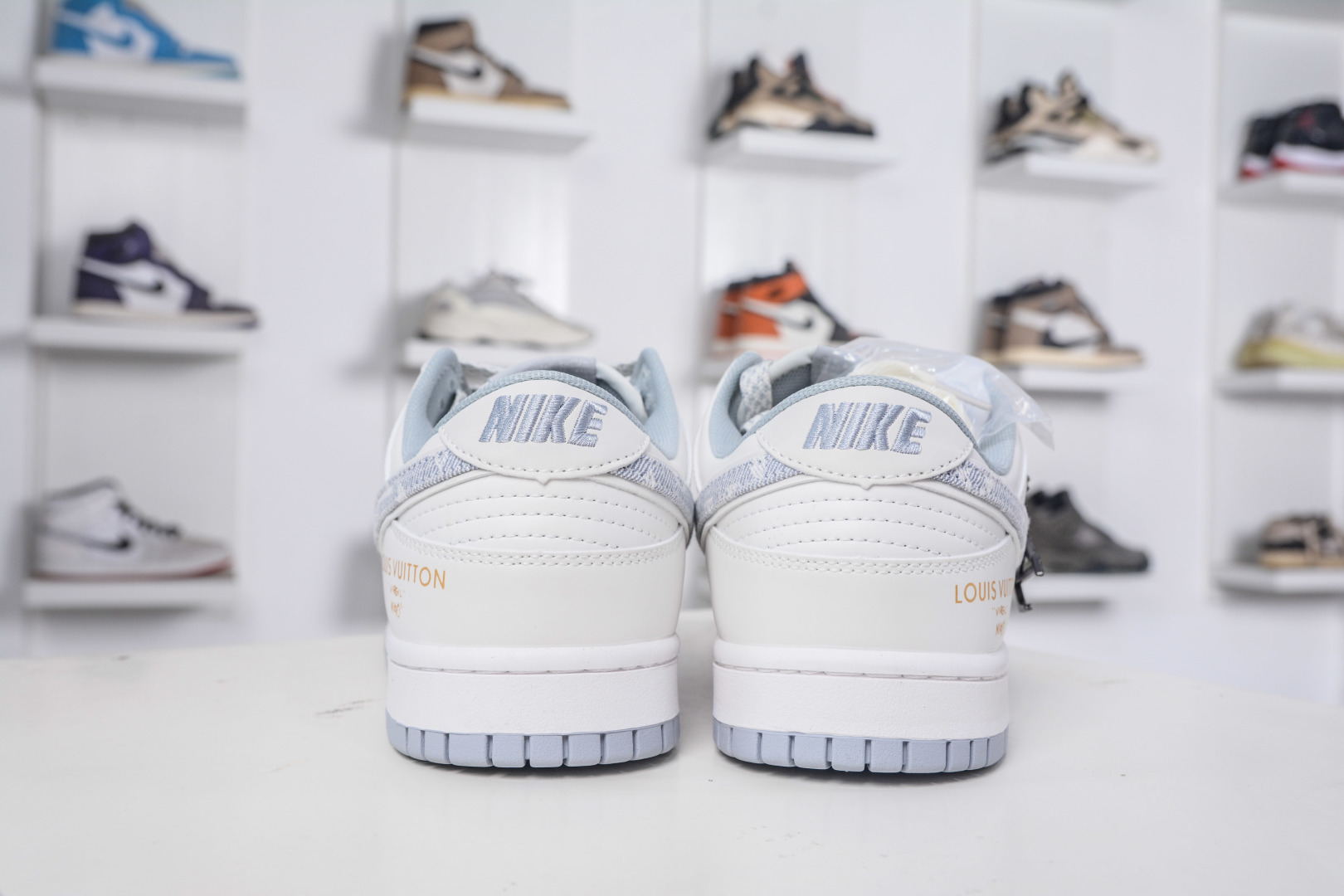 Nike SB Dunk Low x Louis Vuitton White Grey Denim Shoes 2 cmp i1758395238553 9609 0 1