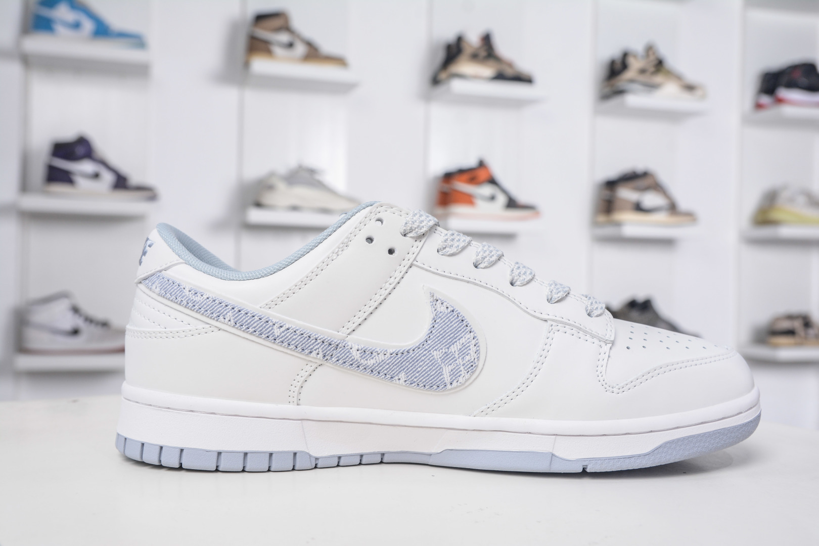 Nike SB Dunk Low x Louis Vuitton White Grey Denim Shoes 3 cmp i1758395238554 1861 0 2