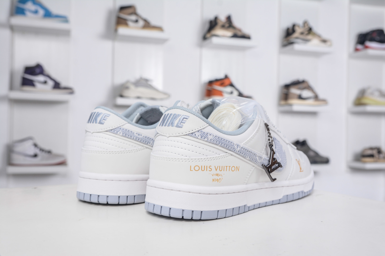 Nike SB Dunk Low x Louis Vuitton White Grey Denim Shoes 6 cmp i1758395238554 7005 0 5