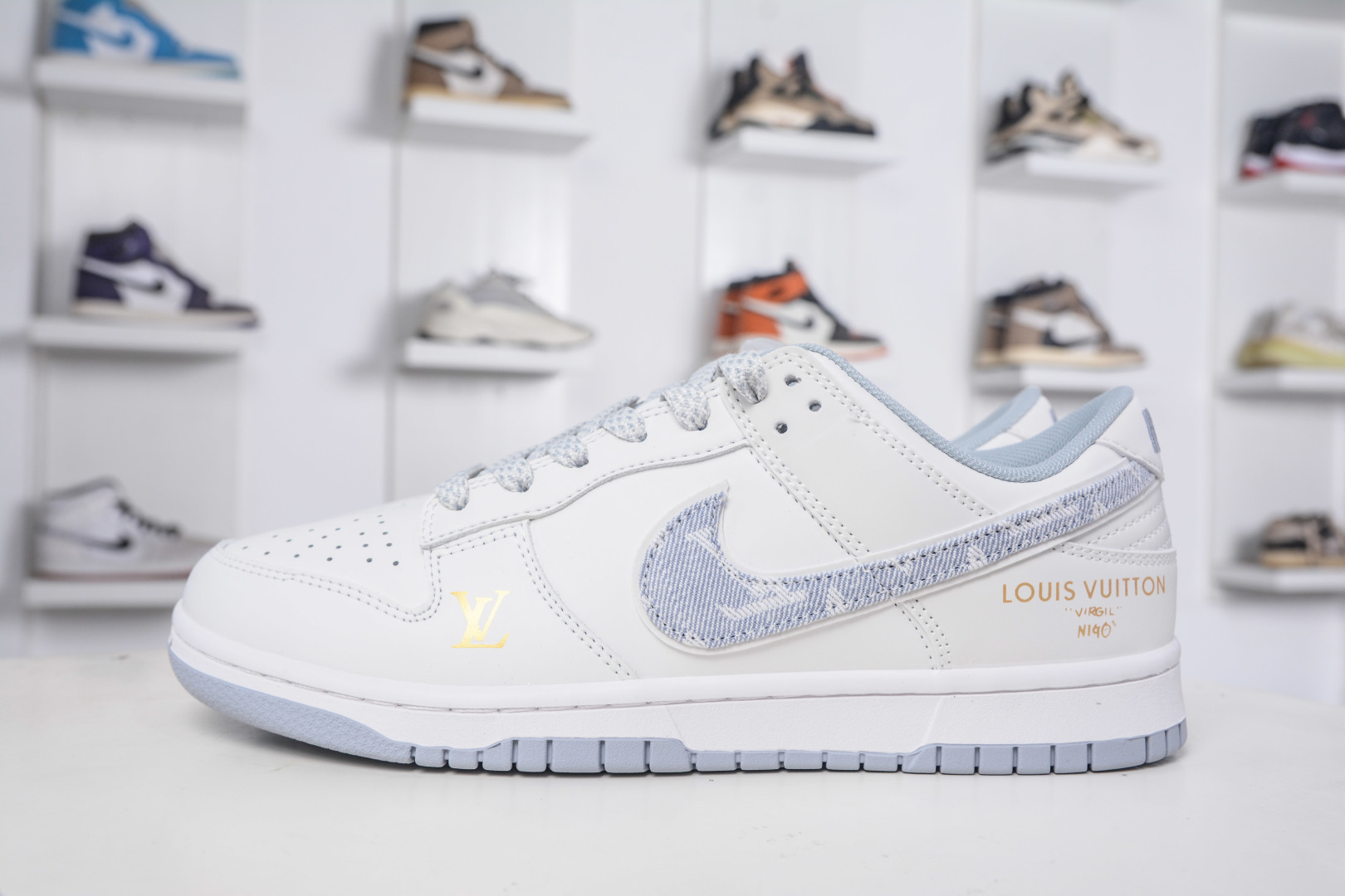 Nike SB Dunk Low x Louis Vuitton White Grey Denim Shoes 1 cmp i1758395238555 1536 0 0
