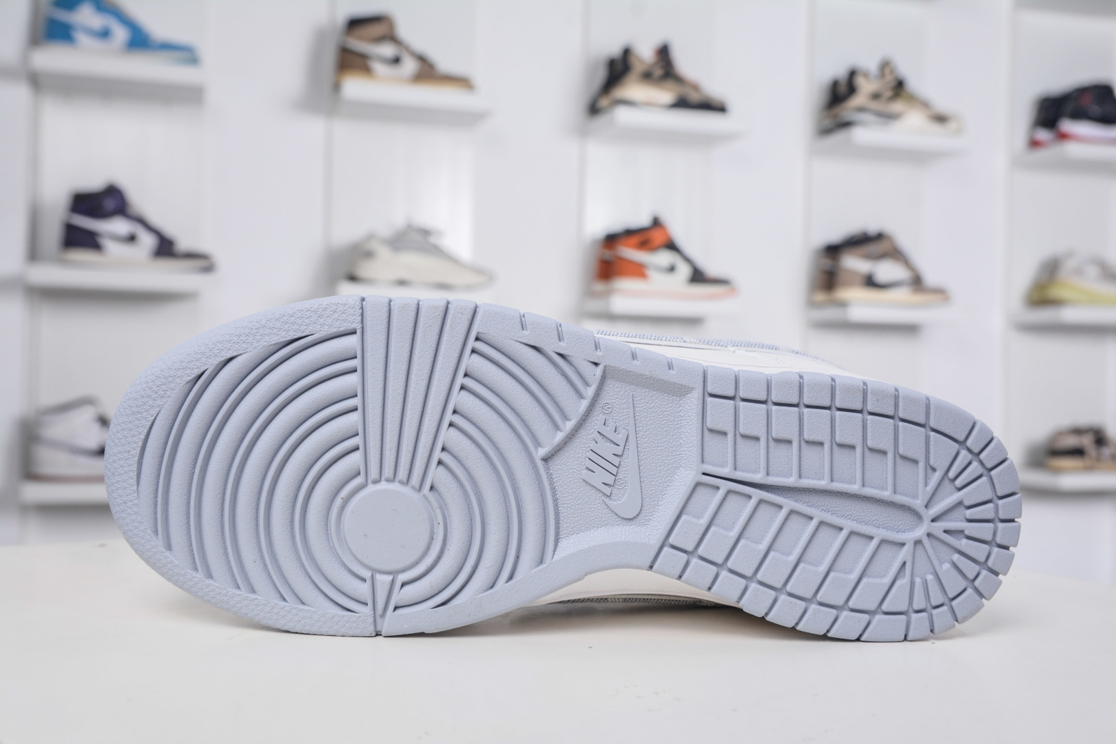 Nike SB Dunk Low x Louis Vuitton White Grey Denim Shoes 5 cmp i1758395238612 3065 0 4