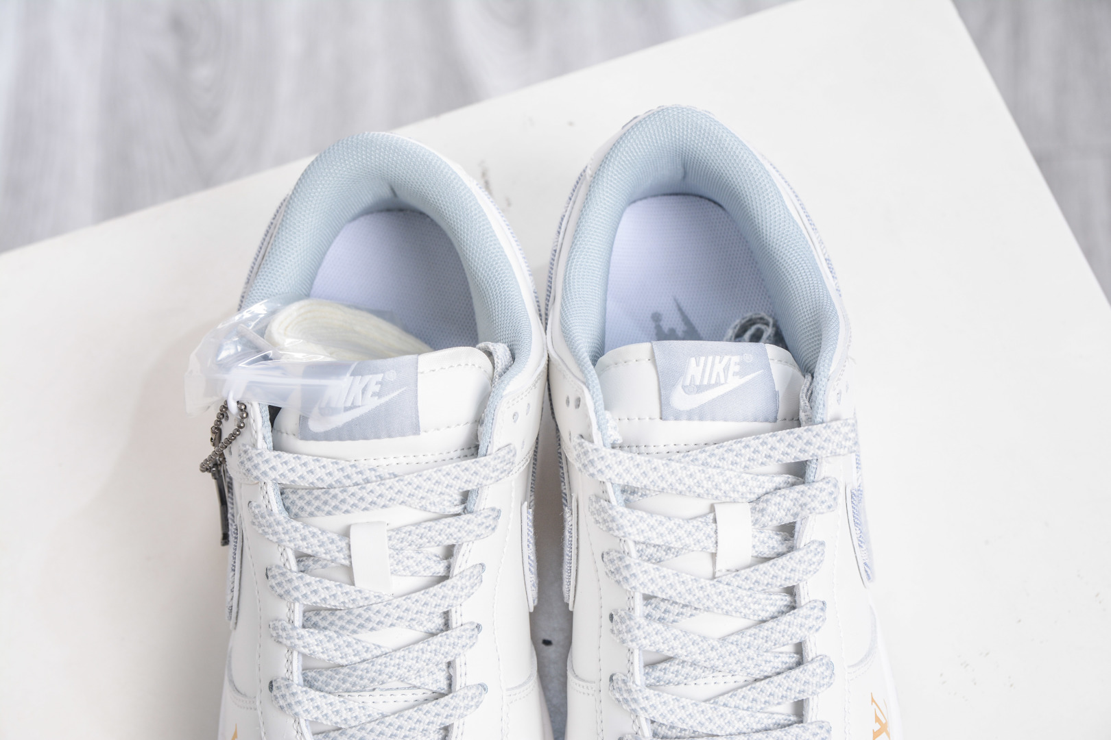 Nike SB Dunk Low x Louis Vuitton White Grey Denim Shoes 8 cmp i1758395239636 7491 0 7
