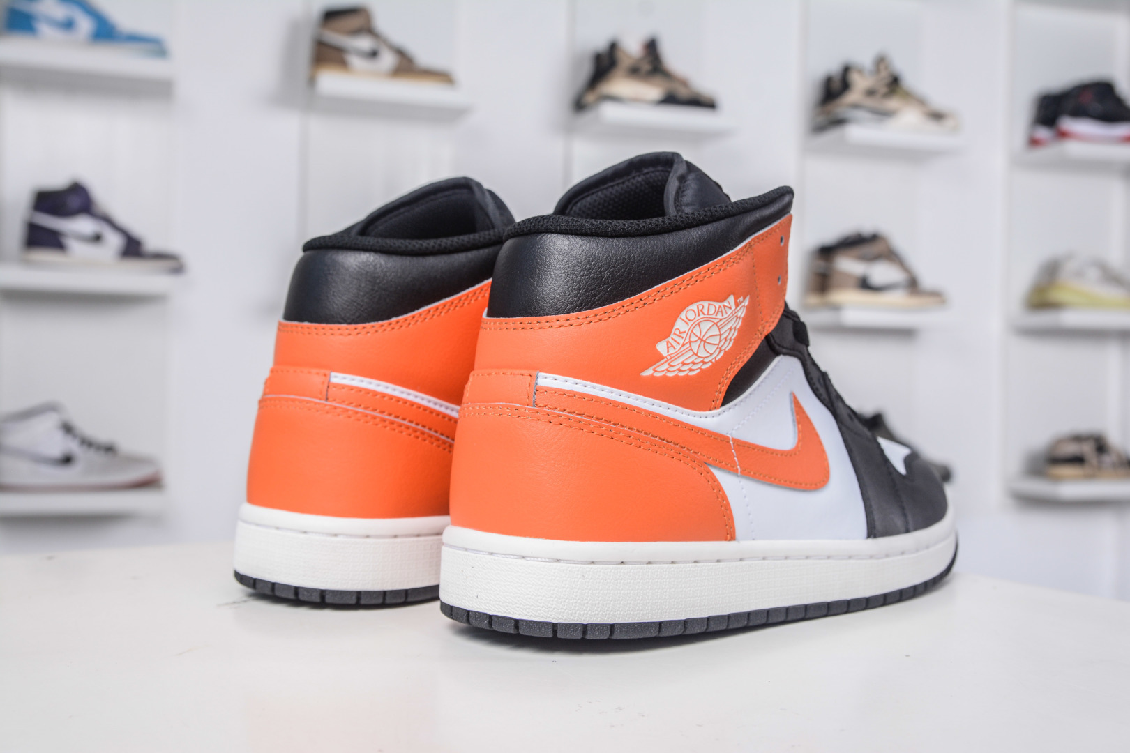 Air Jordan AJ1 Mid 中帮 黑橙扣碎 DQ8426-801 Air Jordan AJ1 Mid 中帮 黑橙扣碎 DQ8426-801