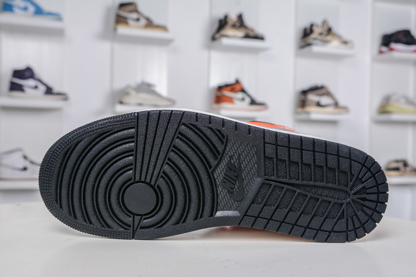 Air Jordan AJ1 Mid 中帮 黑橙扣碎 DQ8426-801 Air Jordan AJ1 Mid 中帮 黑橙扣碎 DQ8426-801