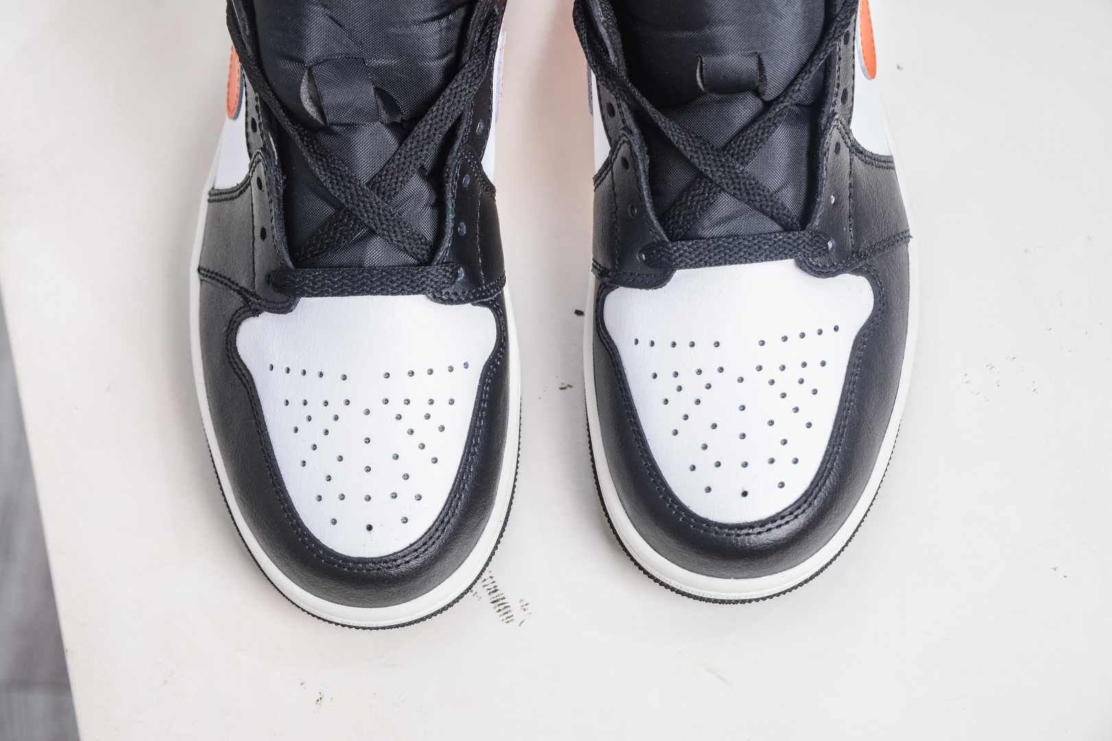 Air Jordan AJ1 Mid 中帮 黑橙扣碎 DQ8426-801 Air Jordan AJ1 Mid 中帮 黑橙扣碎 DQ8426-801