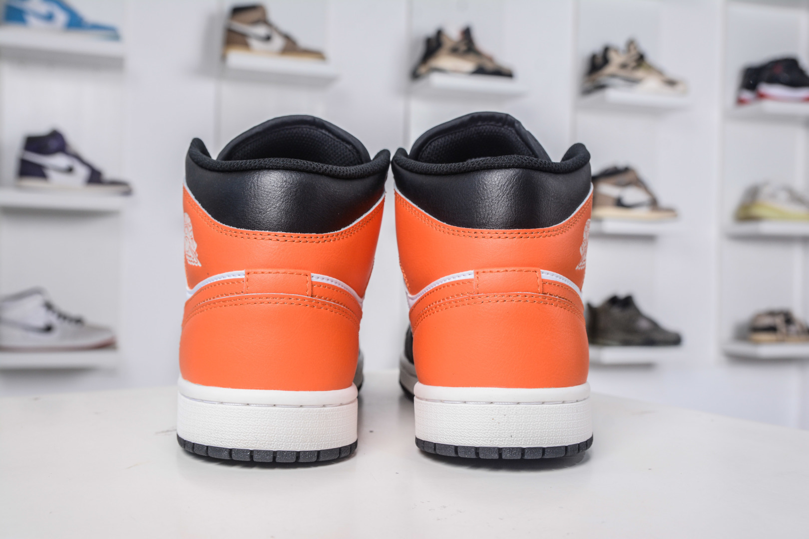 Air Jordan AJ1 Mid 中帮 黑橙扣碎 DQ8426-801 Air Jordan AJ1 Mid 中帮 黑橙扣碎 DQ8426-801