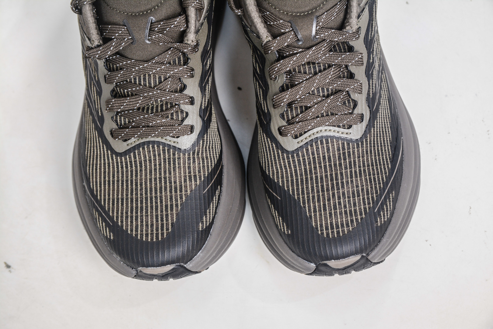 180 X版纯原HOKA ONE ONE Bondi 8 TS CAGED 轻量低帮户外越野跑鞋 1155391/UBR