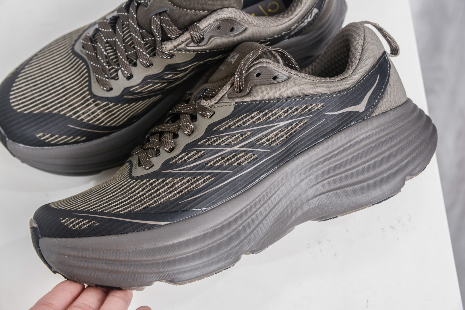 180 X版纯原HOKA ONE ONE Bondi 8 TS CAGED 轻量低帮户外越野跑鞋 1155391/UBR