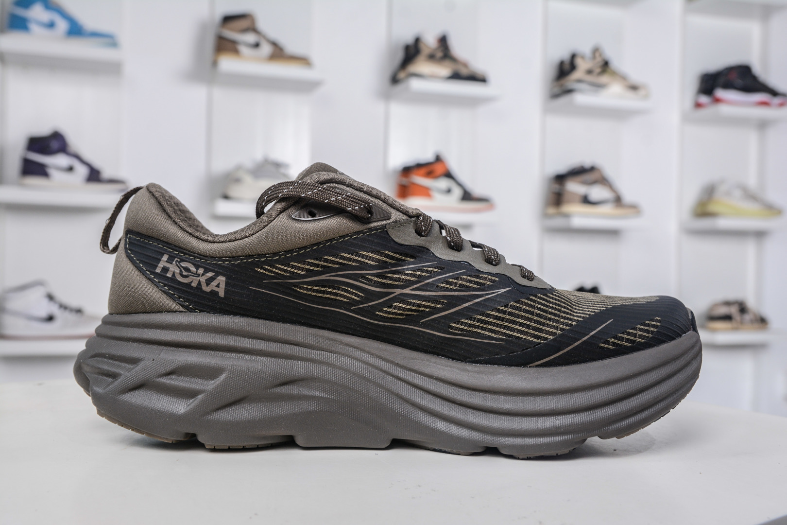 180 X版纯原HOKA ONE ONE Bondi 8 TS CAGED 轻量低帮户外越野跑鞋 1155391/UBR