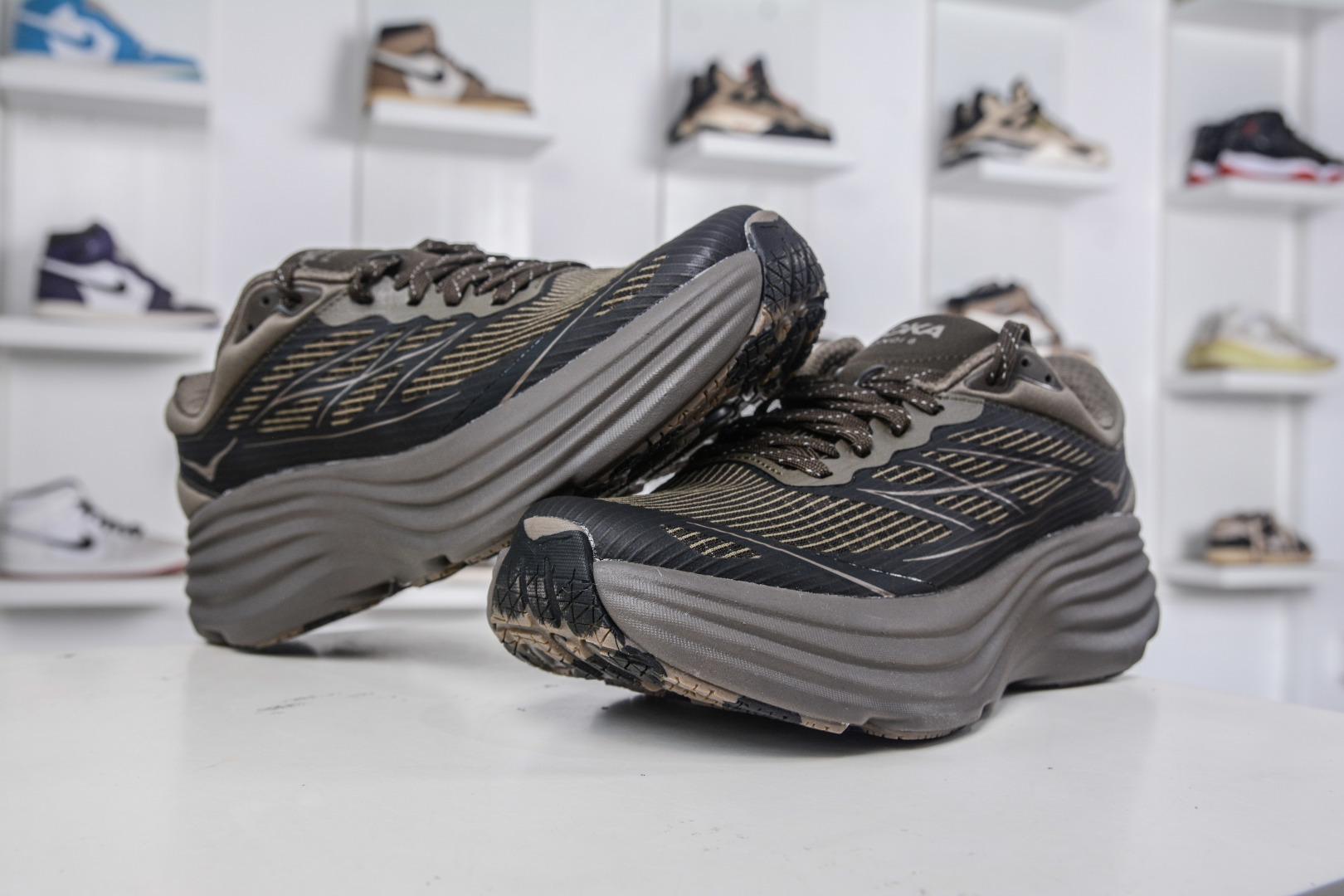 180 X版纯原HOKA ONE ONE Bondi 8 TS CAGED 轻量低帮户外越野跑鞋 1155391/UBR