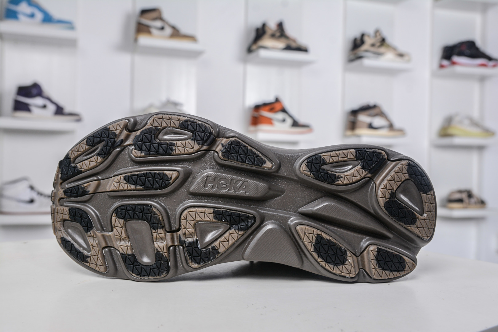 180 X版纯原HOKA ONE ONE Bondi 8 TS CAGED 轻量低帮户外越野跑鞋 1155391/UBR