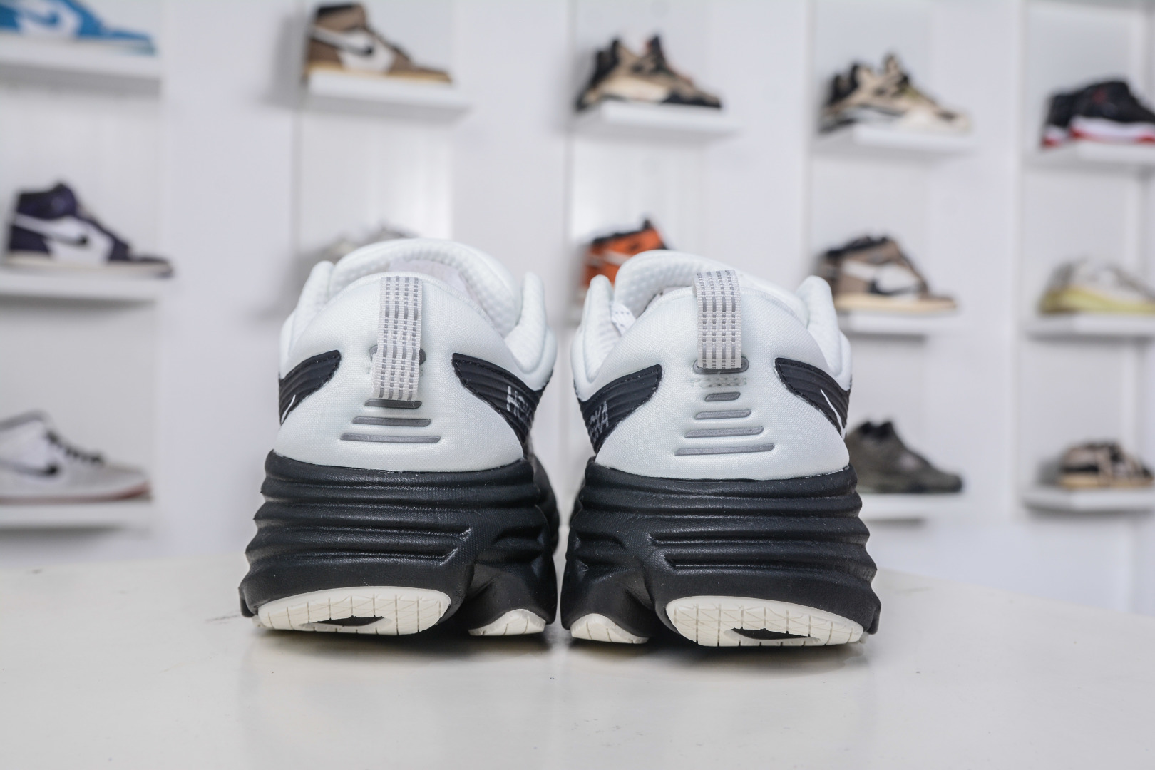 180 X版纯原HOKA ONE ONE Bondi 8 TS CAGED 轻量低帮户外越野跑鞋 1155391/FLCK