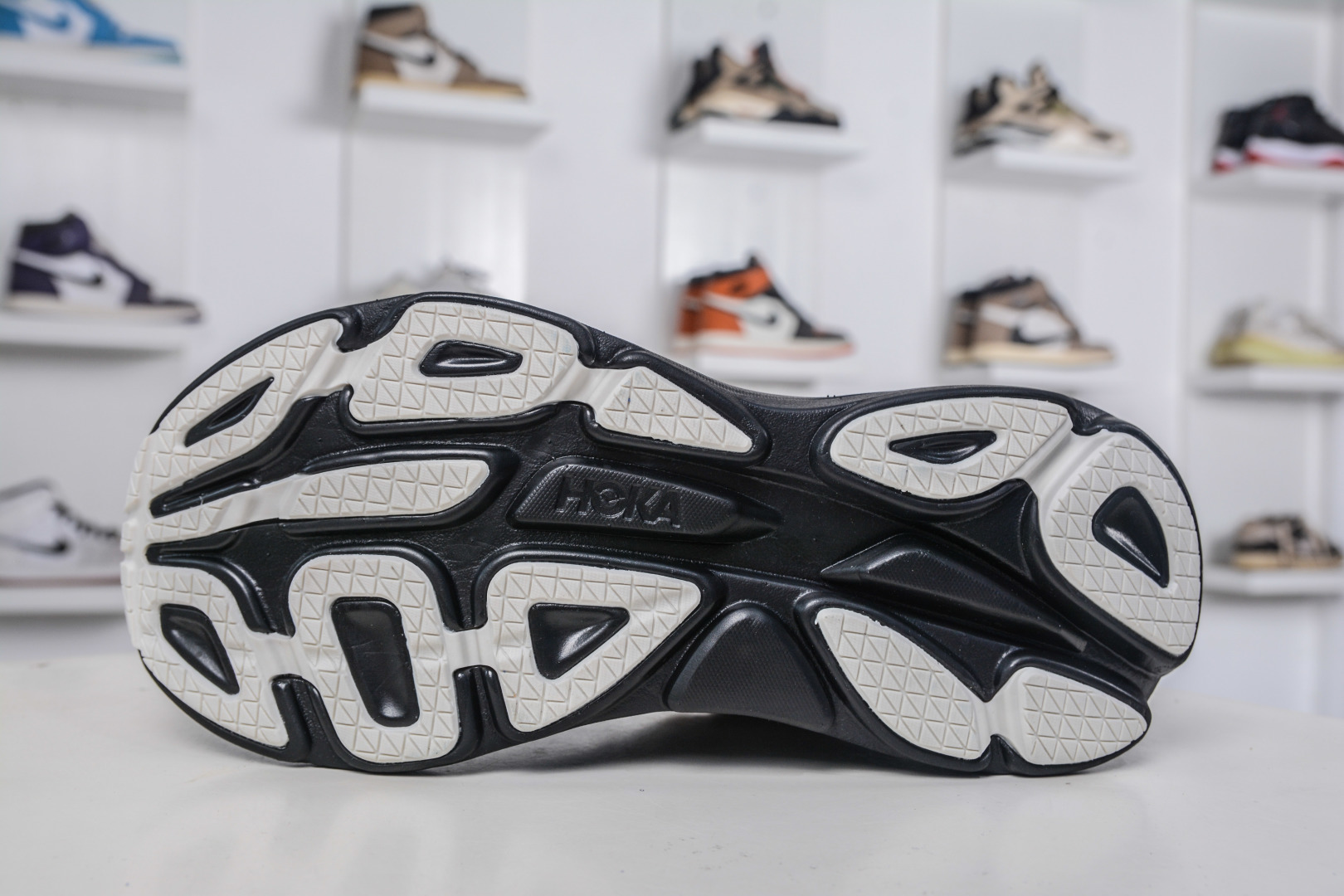 180 X版纯原HOKA ONE ONE Bondi 8 TS CAGED 轻量低帮户外越野跑鞋 1155391/FLCK