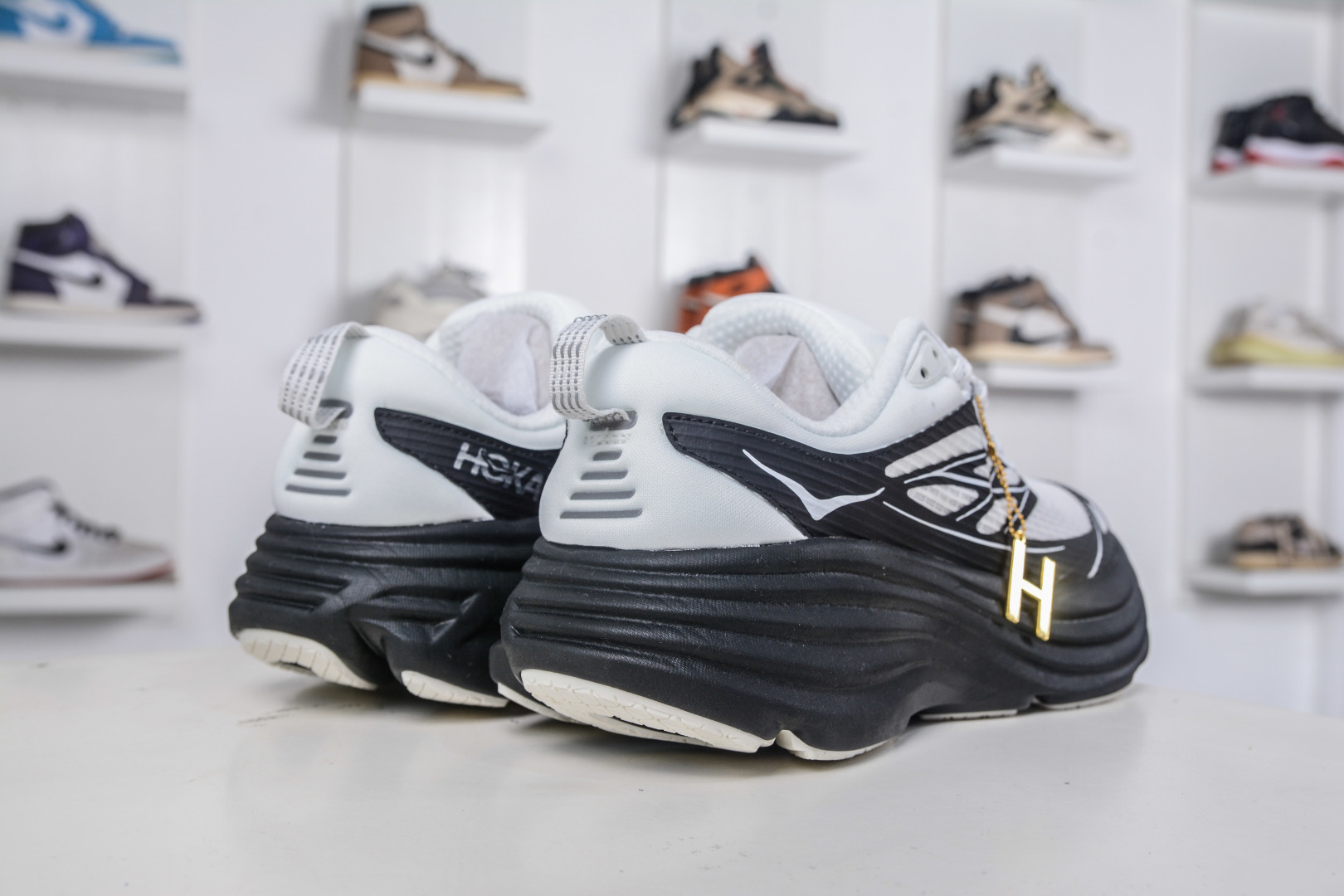 180 X版纯原HOKA ONE ONE Bondi 8 TS CAGED 轻量低帮户外越野跑鞋 1155391/FLCK