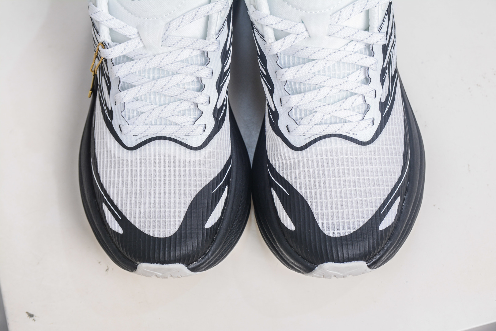 180 X版纯原HOKA ONE ONE Bondi 8 TS CAGED 轻量低帮户外越野跑鞋 1155391/FLCK