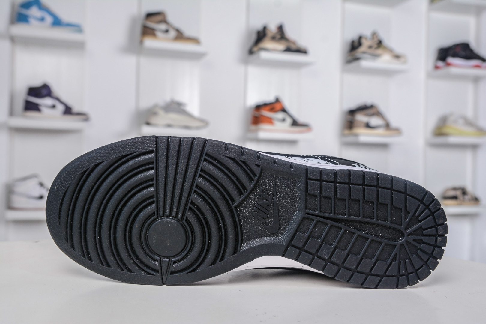 Nike SB Dunk Low x Louis Vuitton LV联名-黑白印花 CS1688-129