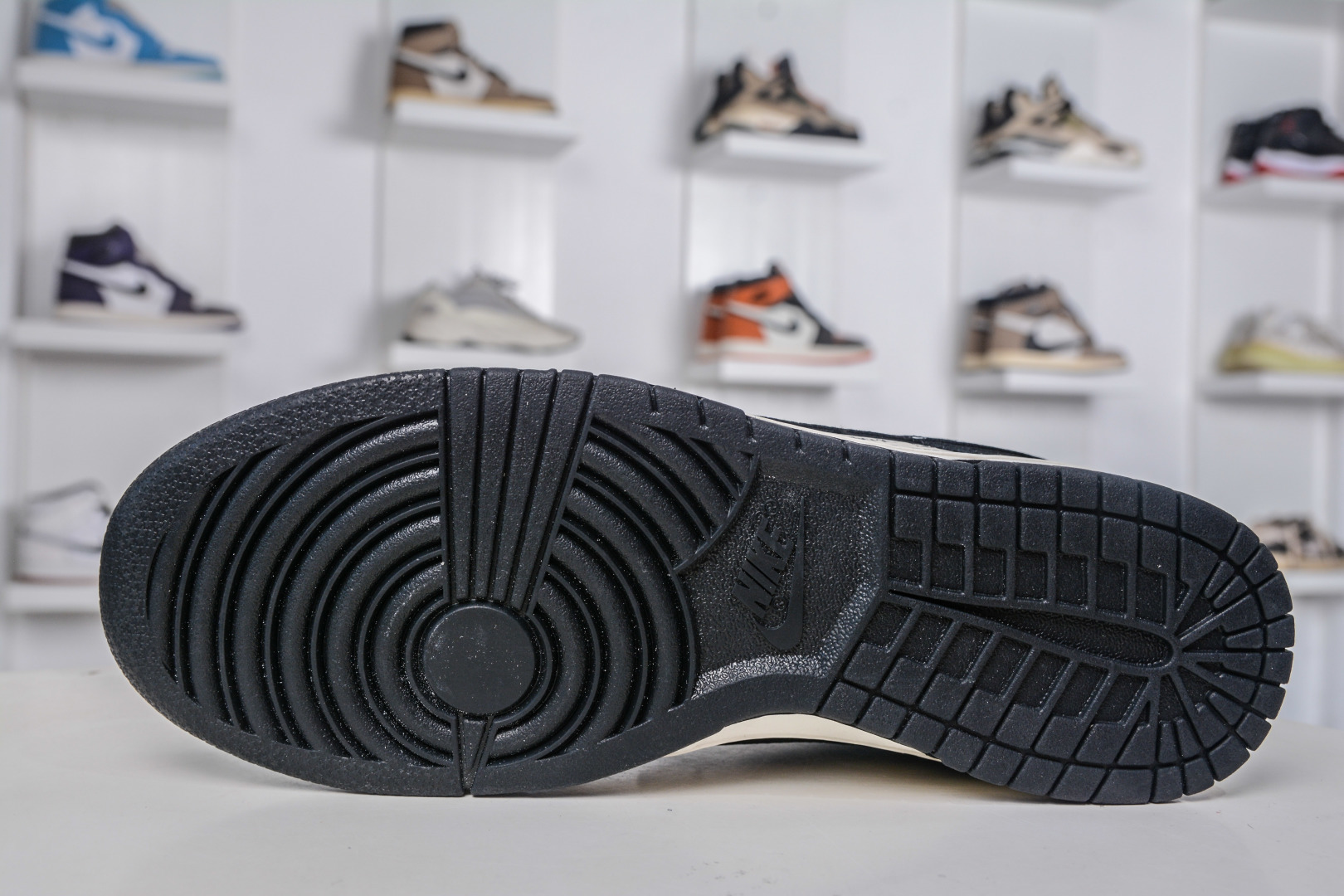 Nike SB Dunk Low X Stussy 斯图西联名-米黑印花 DS6608-013