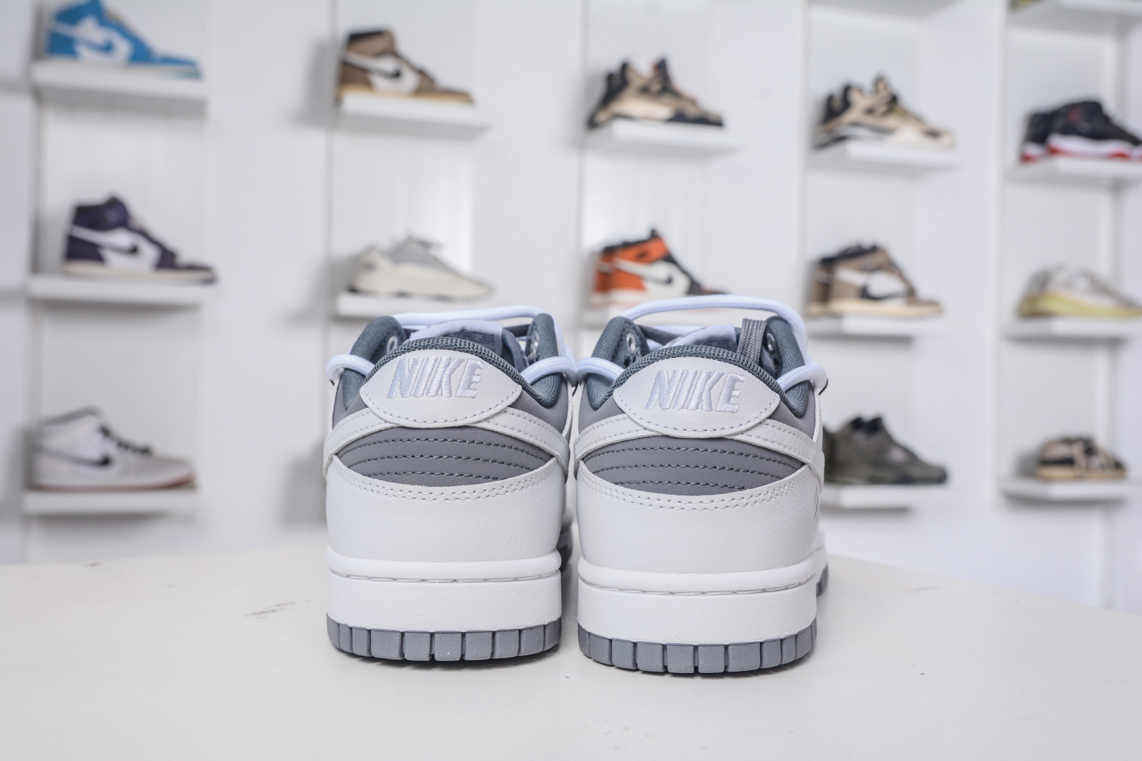 Nike Dunk Low 封狼居胥 白灰 当白与灰化作鞋身主调 WG0528-111 Nike Dunk Low 封狼居胥 白灰 当白与灰化作鞋身主调 WG0528-111