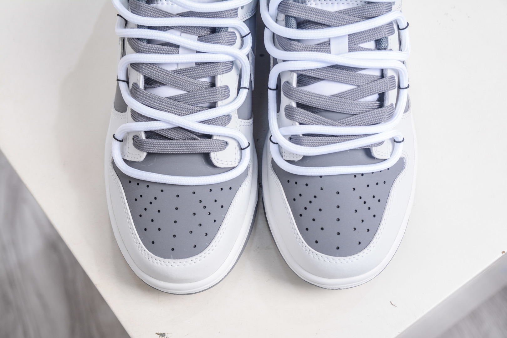 Nike Dunk Low 封狼居胥 白灰 当白与灰化作鞋身主调 WG0528-111 Nike Dunk Low 封狼居胥 白灰 当白与灰化作鞋身主调 WG0528-111